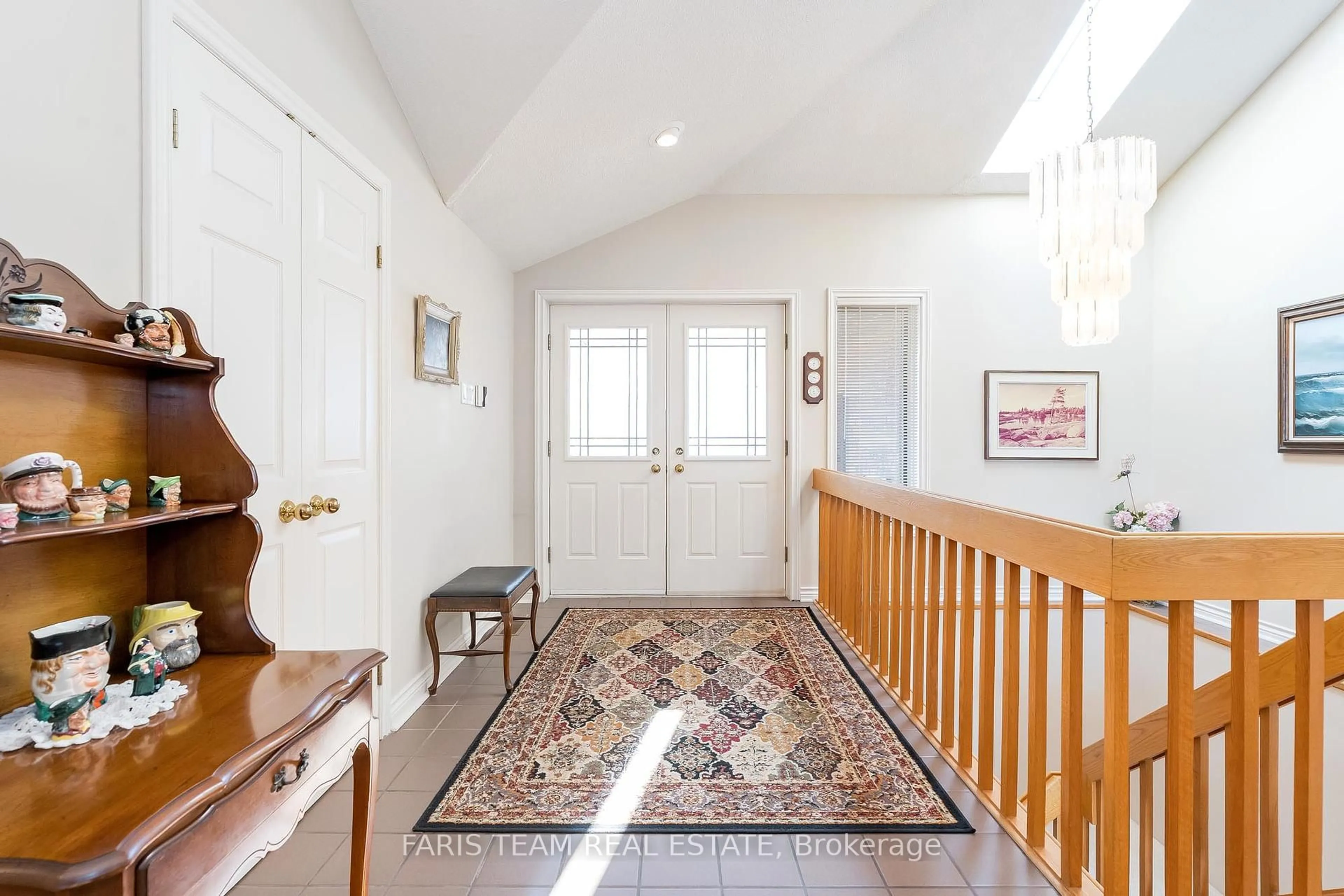 Indoor entryway for 16 Beck Blvd, Penetanguishene Ontario L9M 1C3