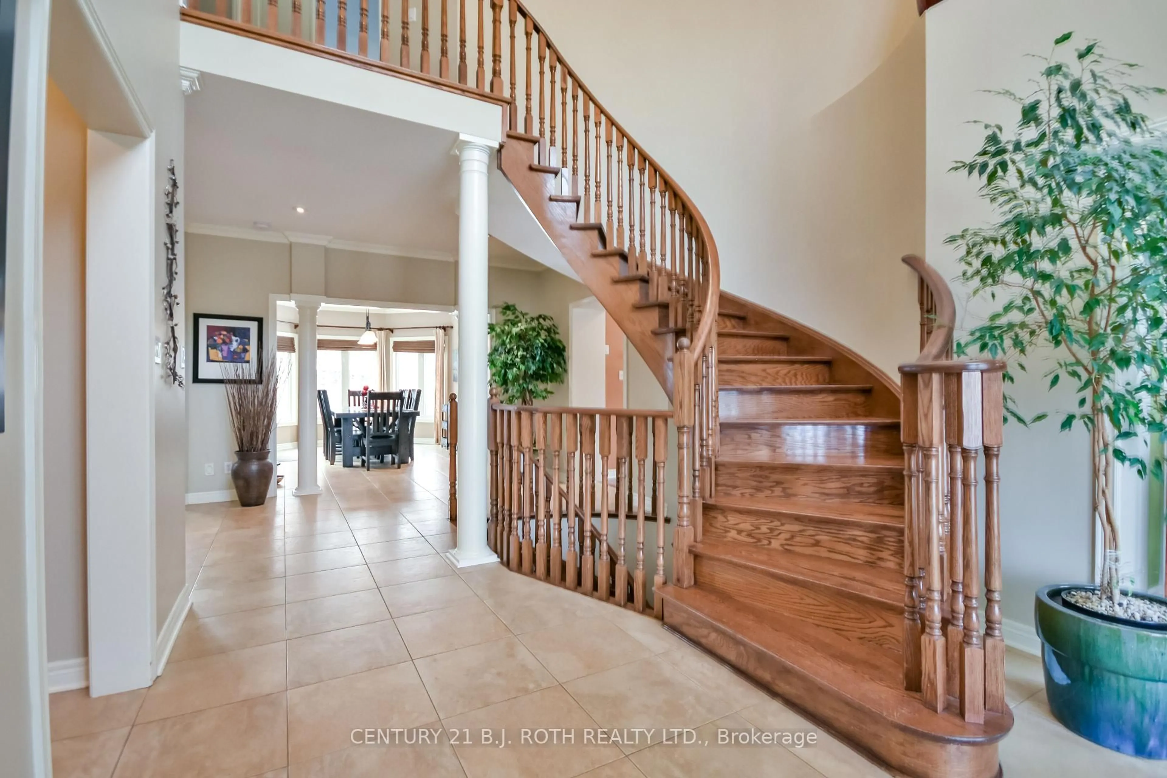 Indoor foyer for 38 Camelot Sq, Barrie Ontario L4M 0C3