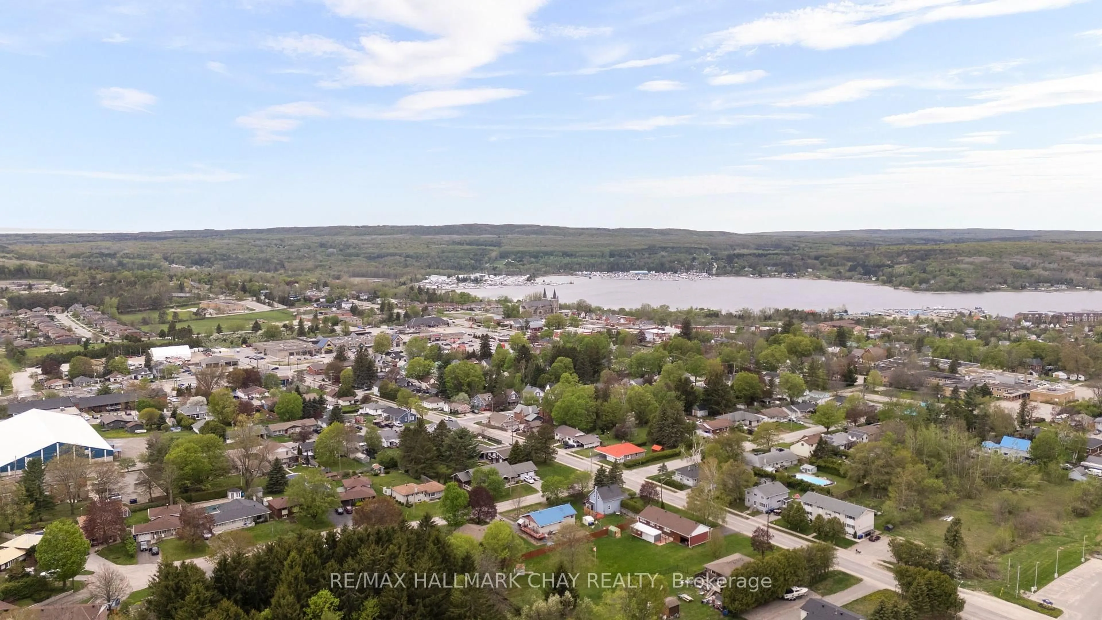 A pic from outside/outdoor area/front of a property/back of a property/a pic from drone, water/lake/river/ocean view for 29 Jennings Dr, Penetanguishene Ontario L9M 1K2