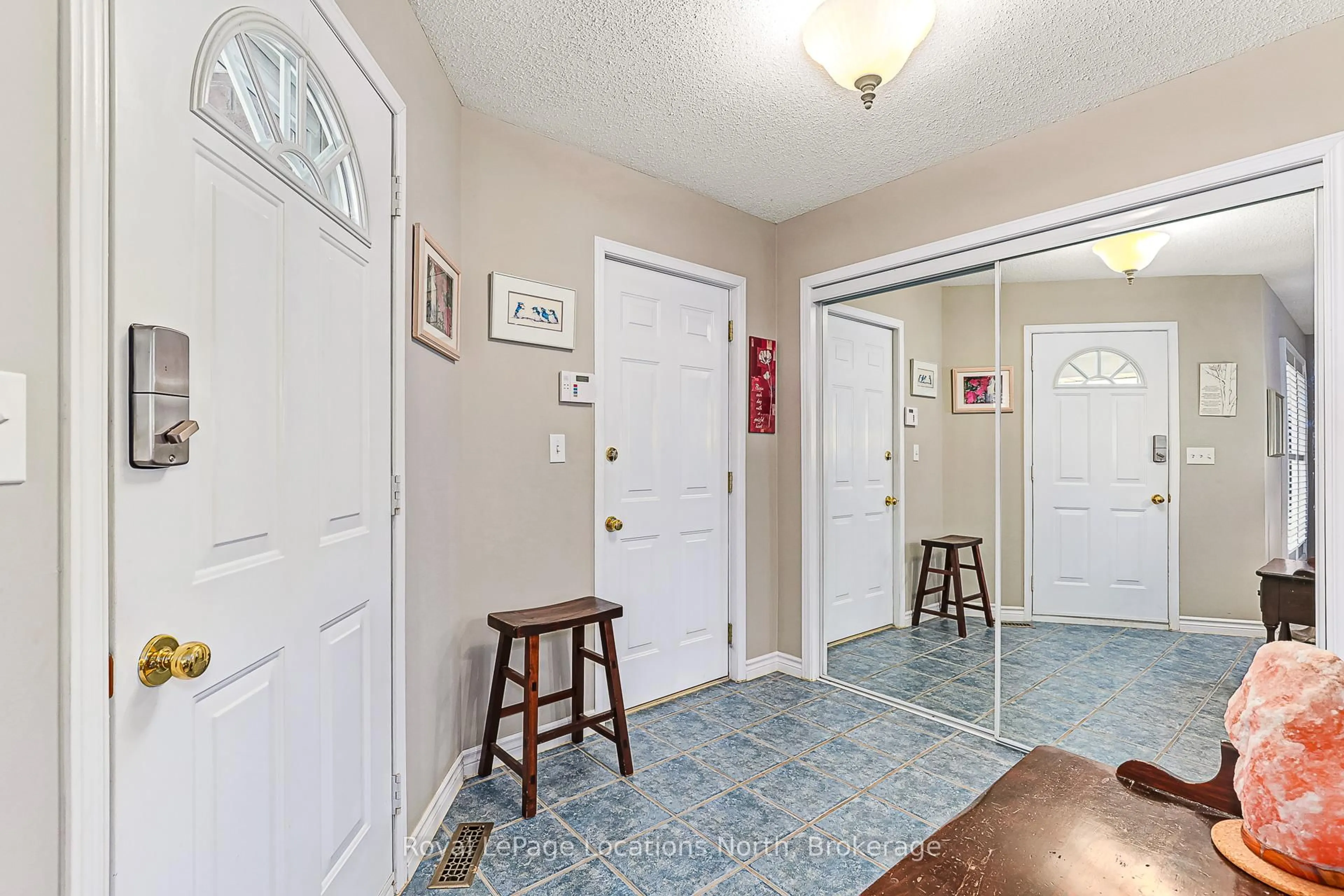 Indoor entryway for 38 Bush St, Collingwood Ontario L9Y 4T1