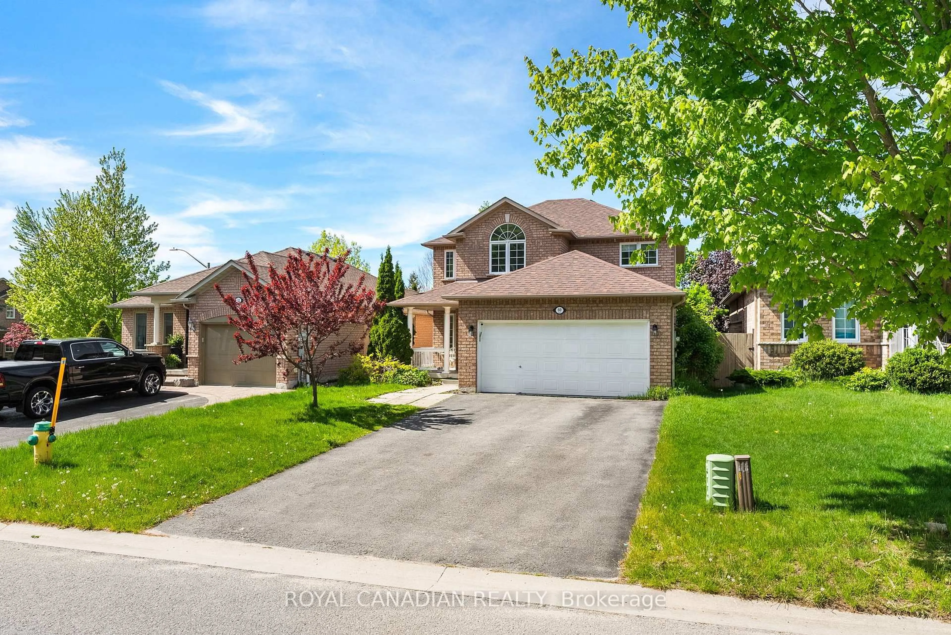 A pic from outside/outdoor area/front of a property/back of a property/a pic from drone, street for 60 Crimson Ridge Rd, Barrie Ontario L4N 0G7
