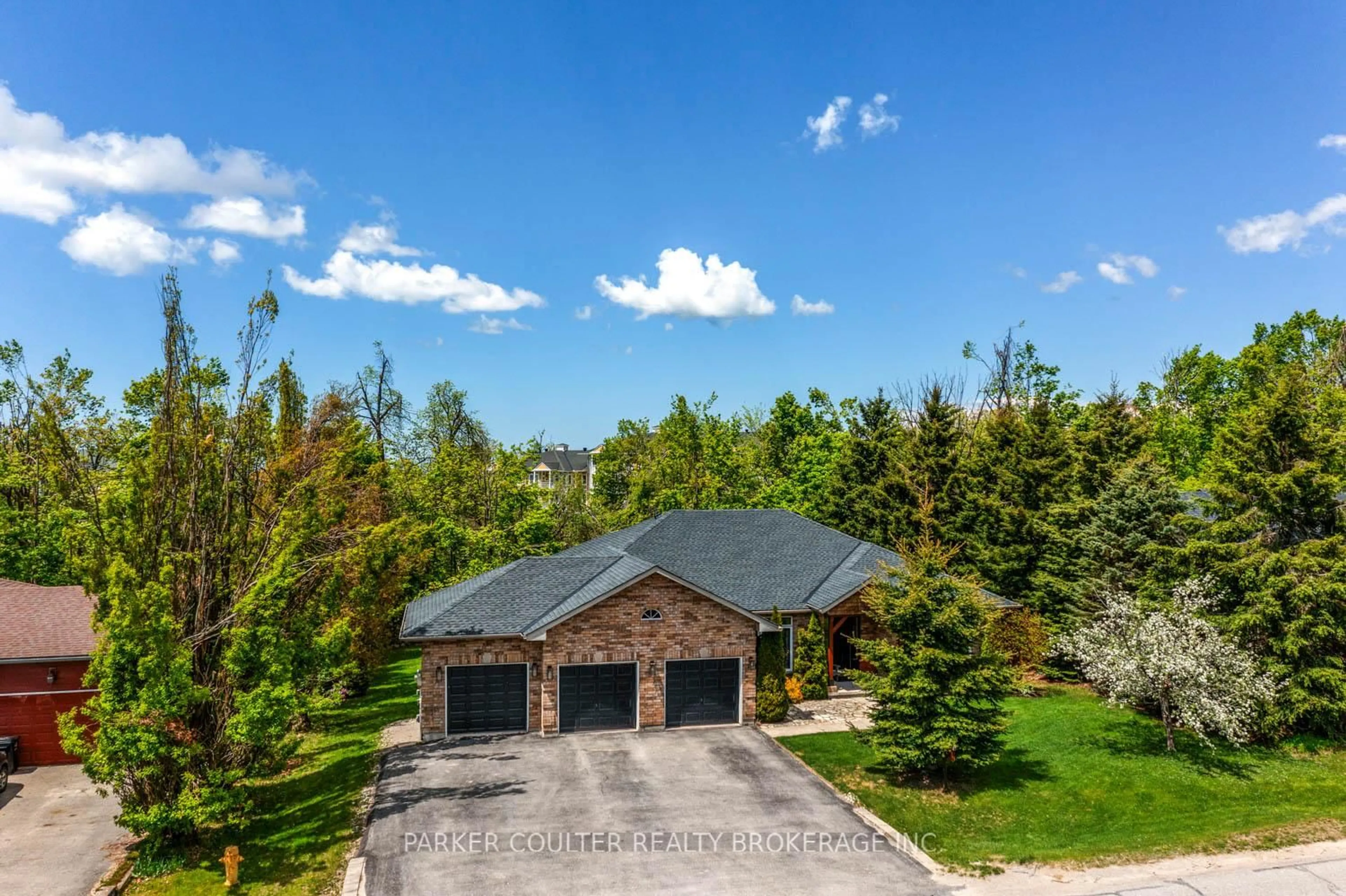 A pic from outside/outdoor area/front of a property/back of a property/a pic from drone, unknown for 102 Highland Dr, Oro-Medonte Ontario L0L 2L0