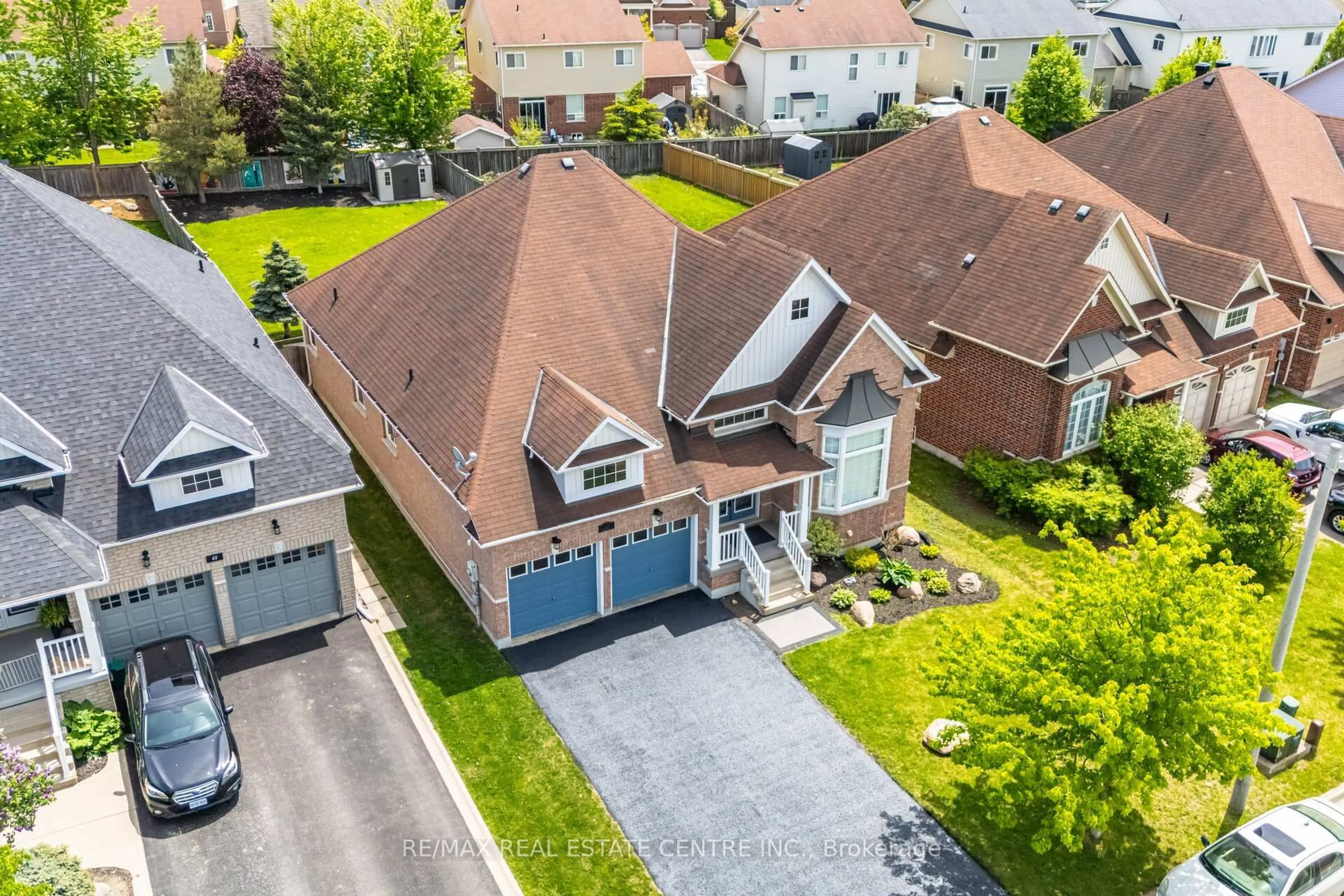 A pic from outside/outdoor area/front of a property/back of a property/a pic from drone, street for 47 Regalia Way, Barrie Ontario L4M 7H8