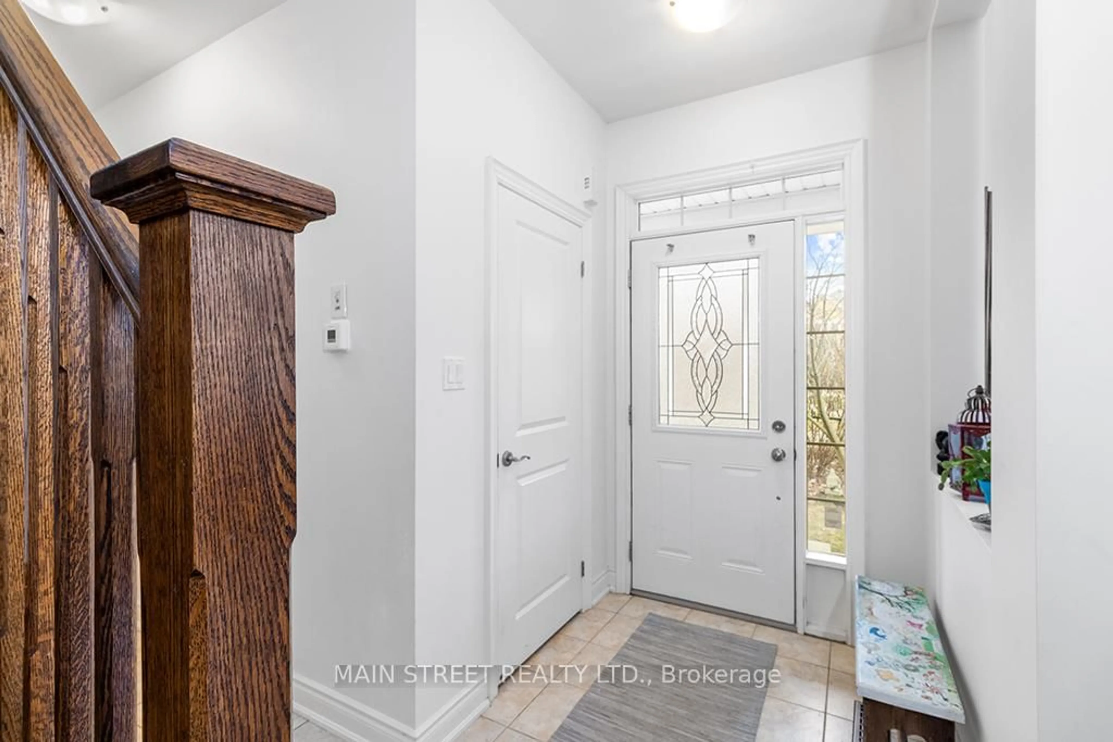 Indoor entryway for 36 Savannah Cres, Wasaga Beach Ontario L9Z 0E7