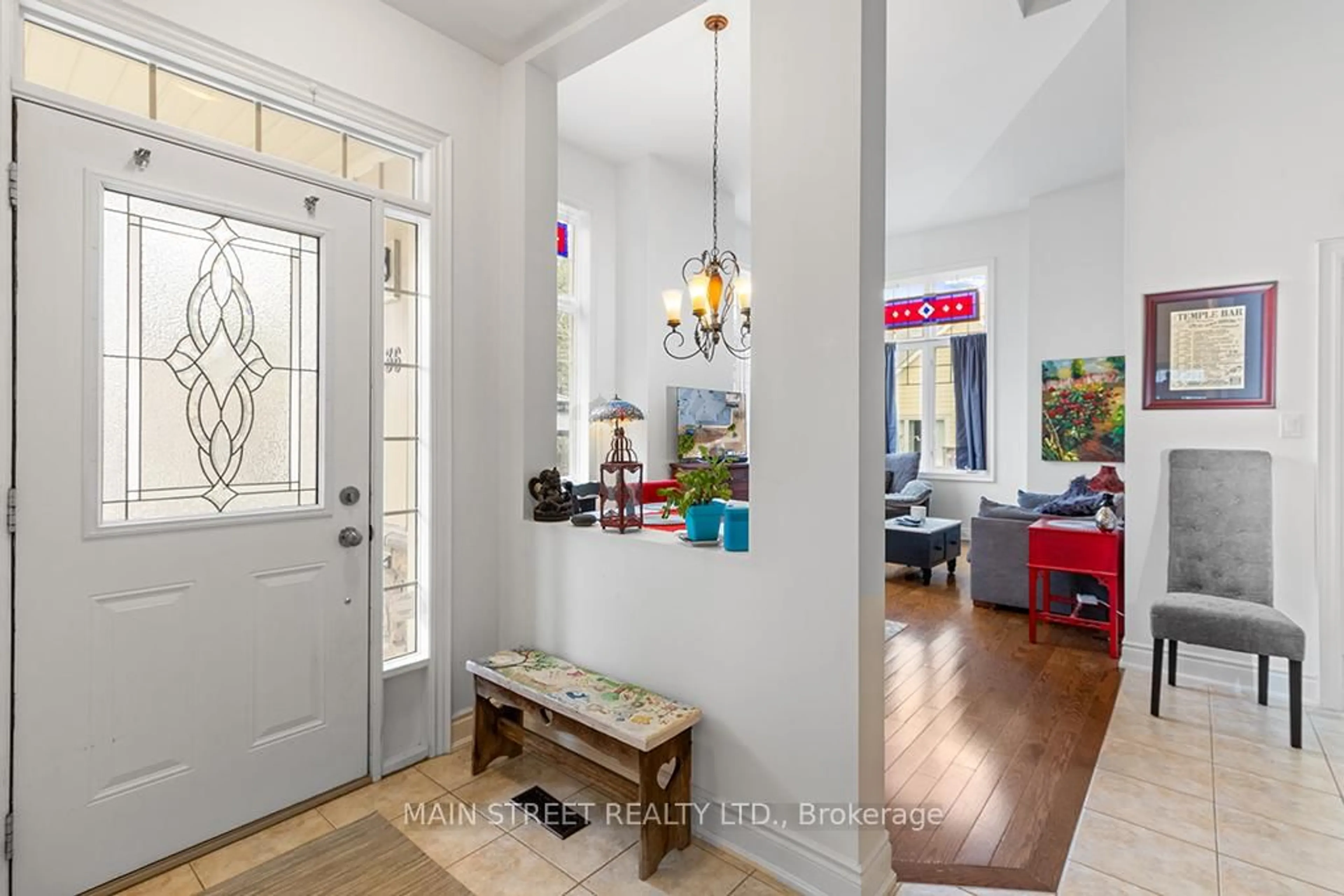 Indoor entryway for 36 Savannah Cres, Wasaga Beach Ontario L9Z 0E7