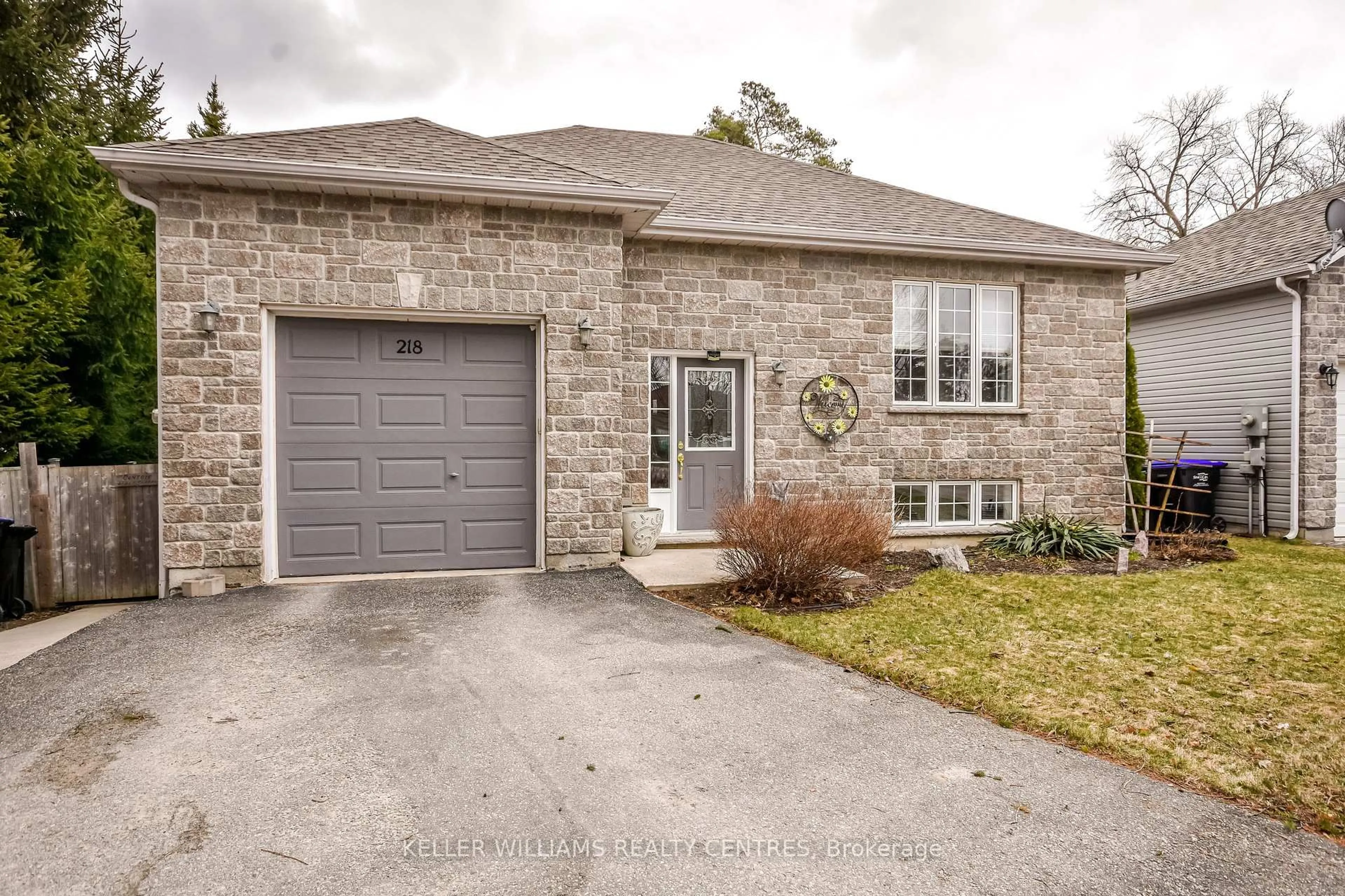 Home with brick exterior material, street for 218 Lamont Crt, Clearview Ontario L0M 1S0