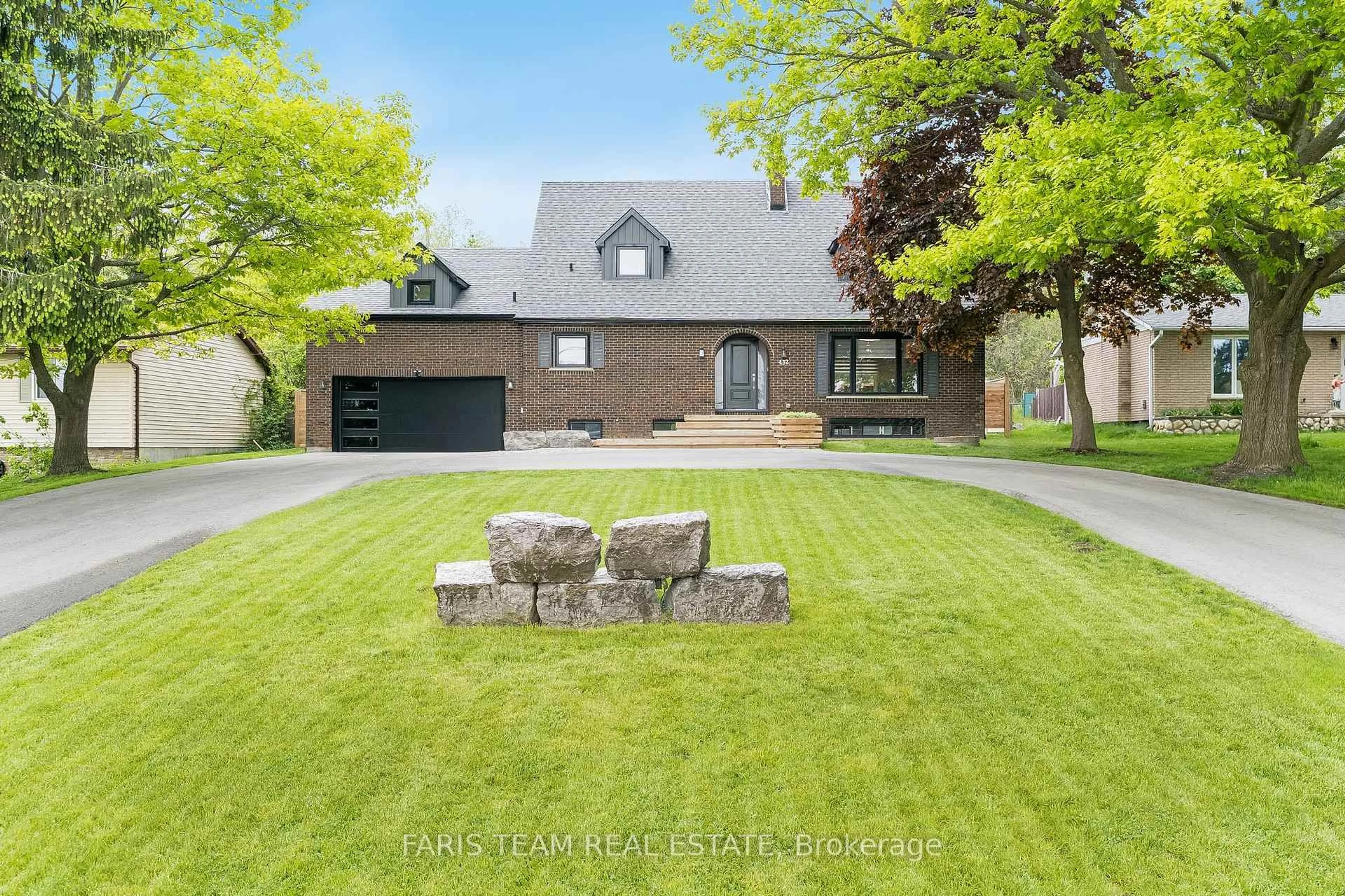 Home with brick exterior material, street for 432 Edgehill Dr, Barrie Ontario L4N 9X4