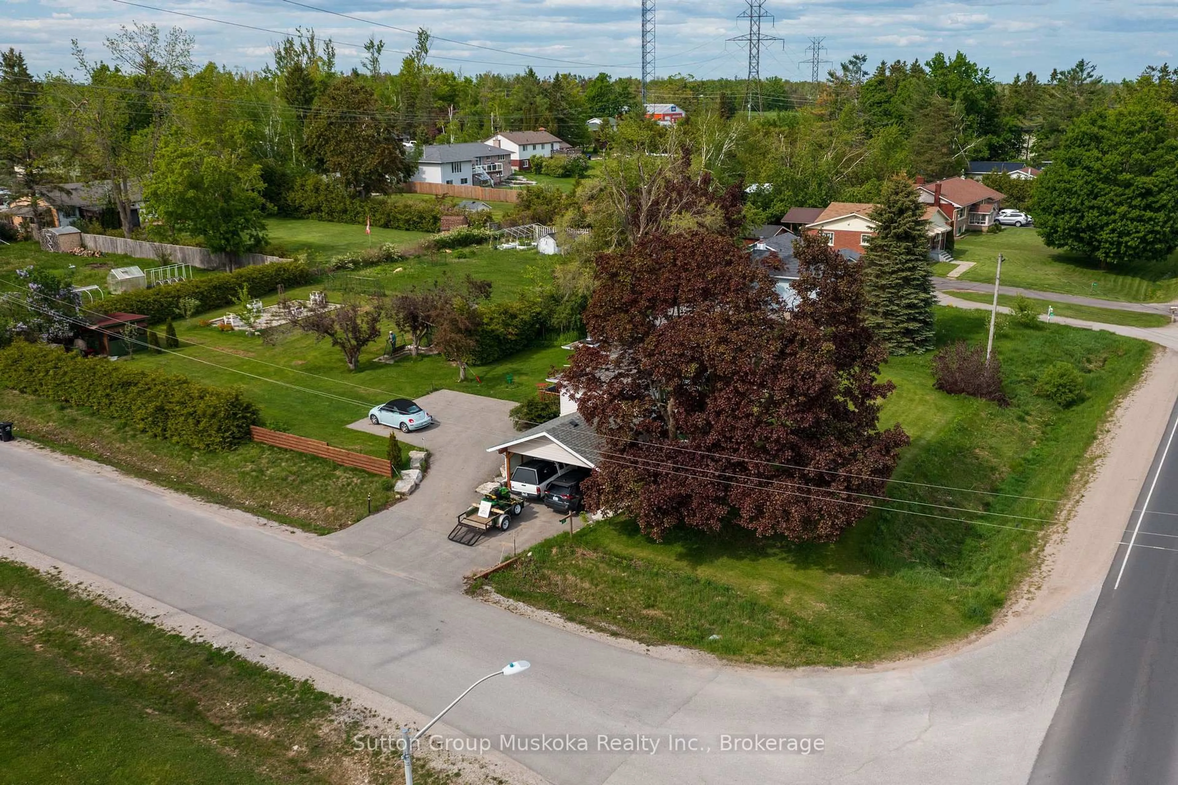 A pic from outside/outdoor area/front of a property/back of a property/a pic from drone, street for 3 Edith Dr, Oro-Medonte Ontario L3V 0R3