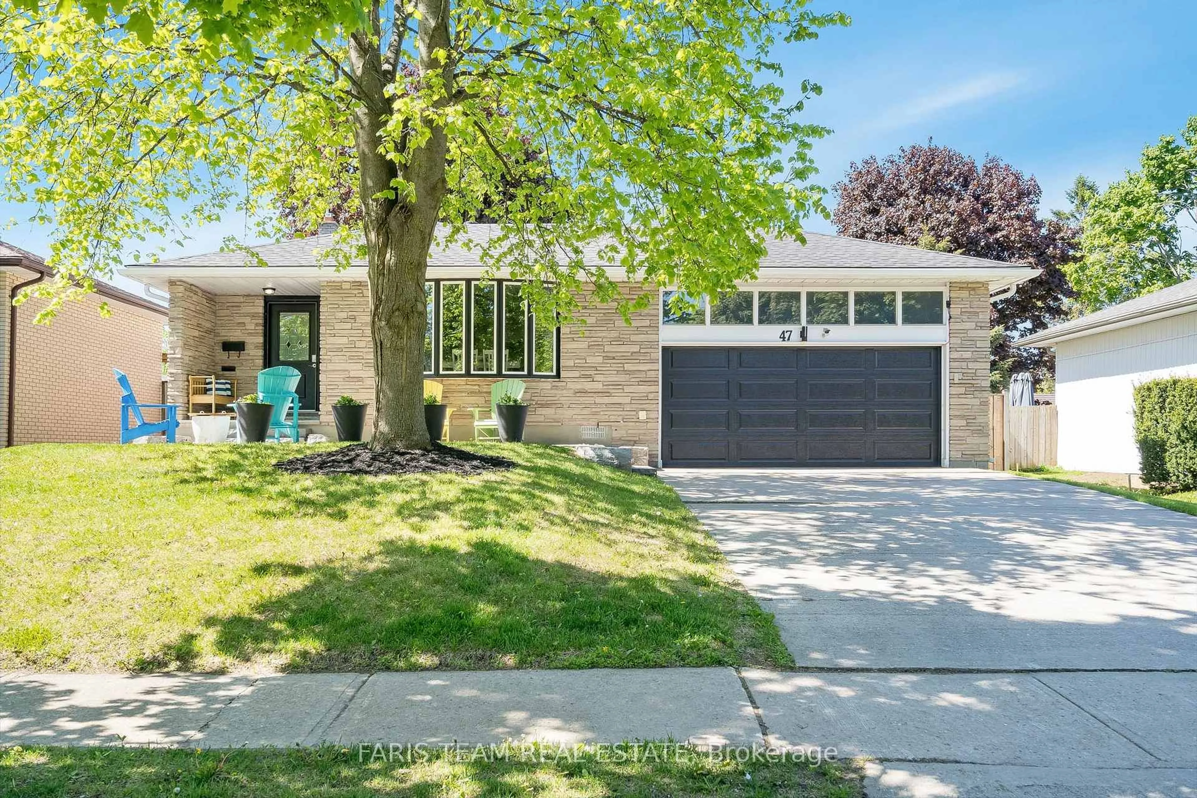 Home with brick exterior material, street for 47 Springhome Rd, Barrie Ontario L4N 2W6