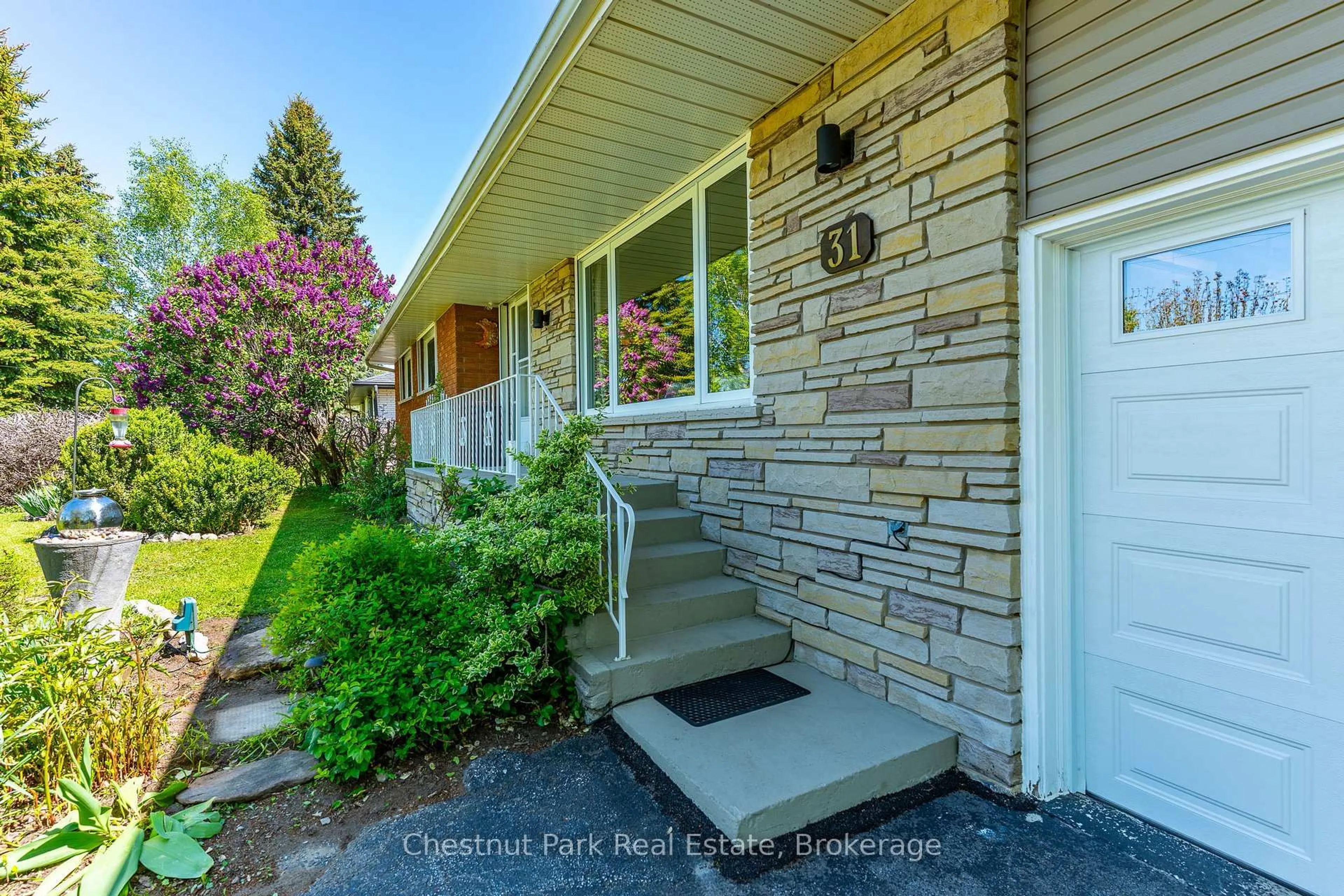 Unknown for 31 Saunders St, Collingwood Ontario L9Y 0G3