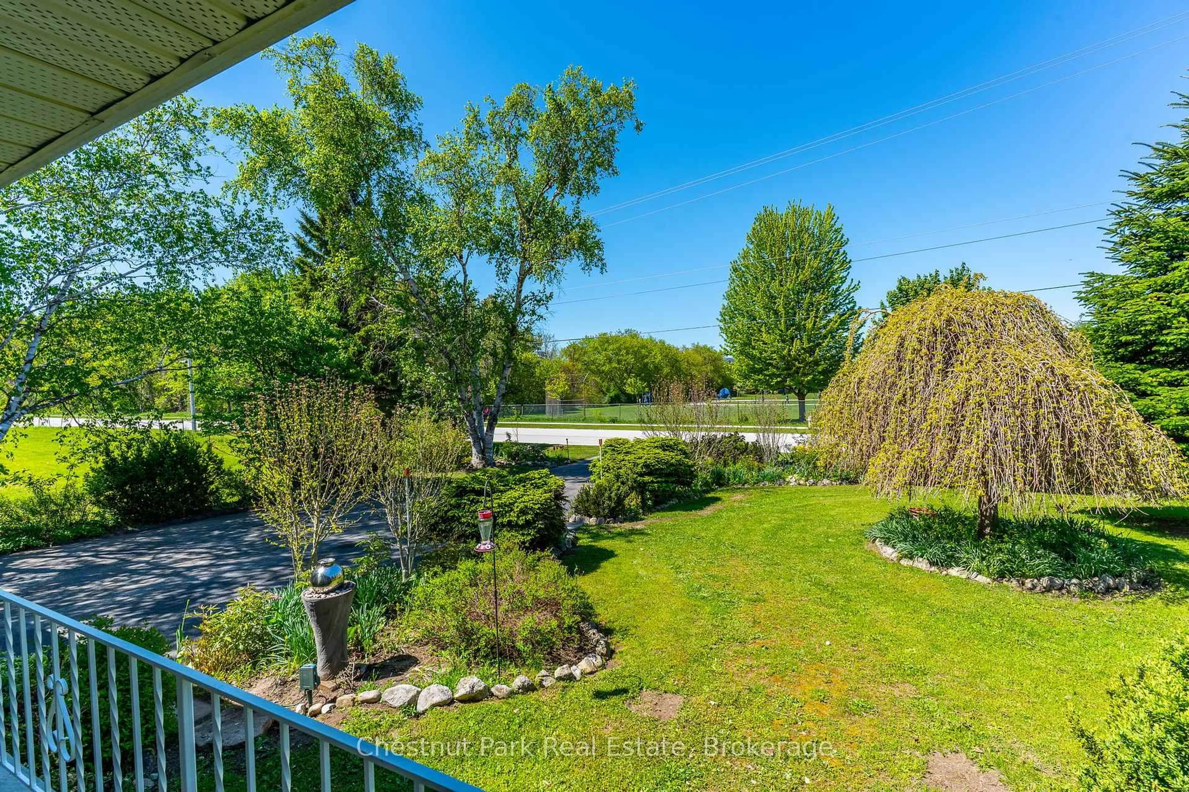 Patio, water/lake/river/ocean view for 31 Saunders St, Collingwood Ontario L9Y 0G3