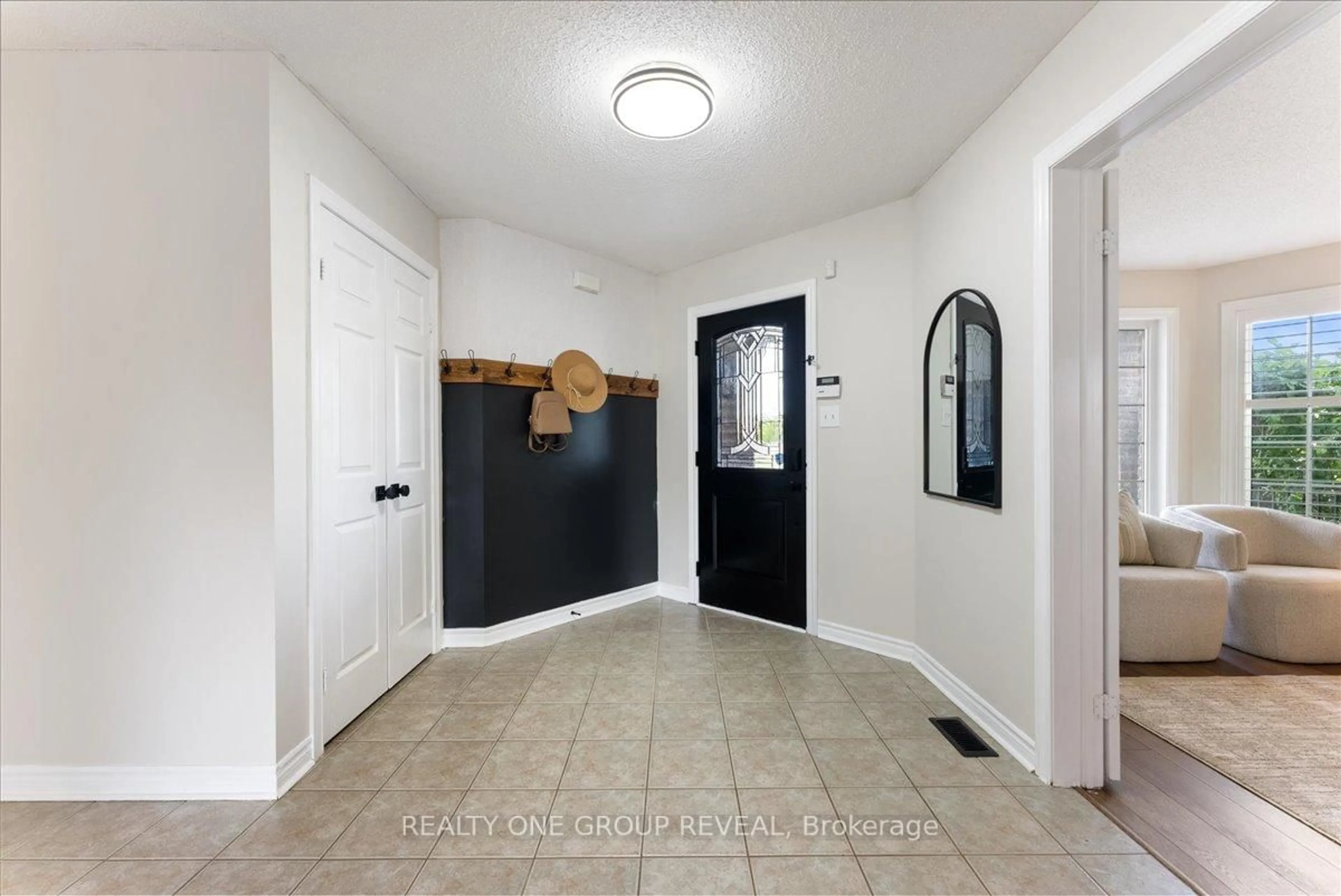 Indoor entryway for 125 Dean Ave, Barrie Ontario L4N 0V4