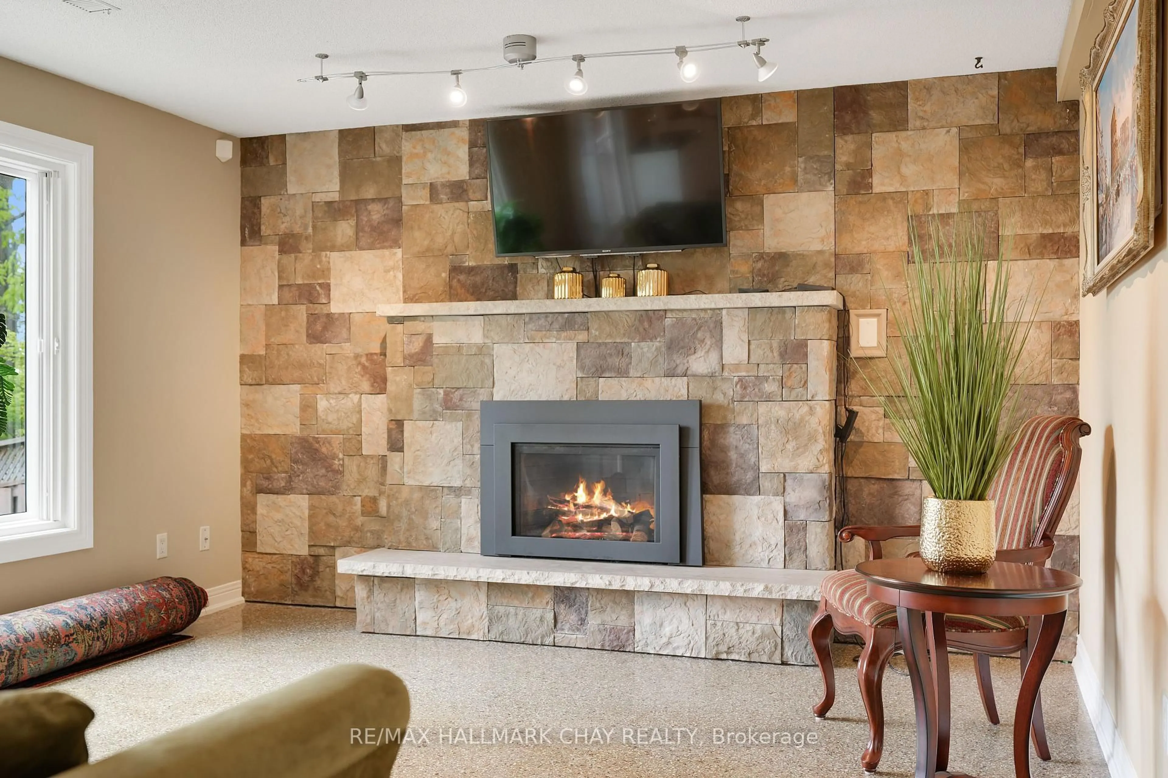 Lobby for 135 Fox Ru, Barrie Ontario L4N 6C9