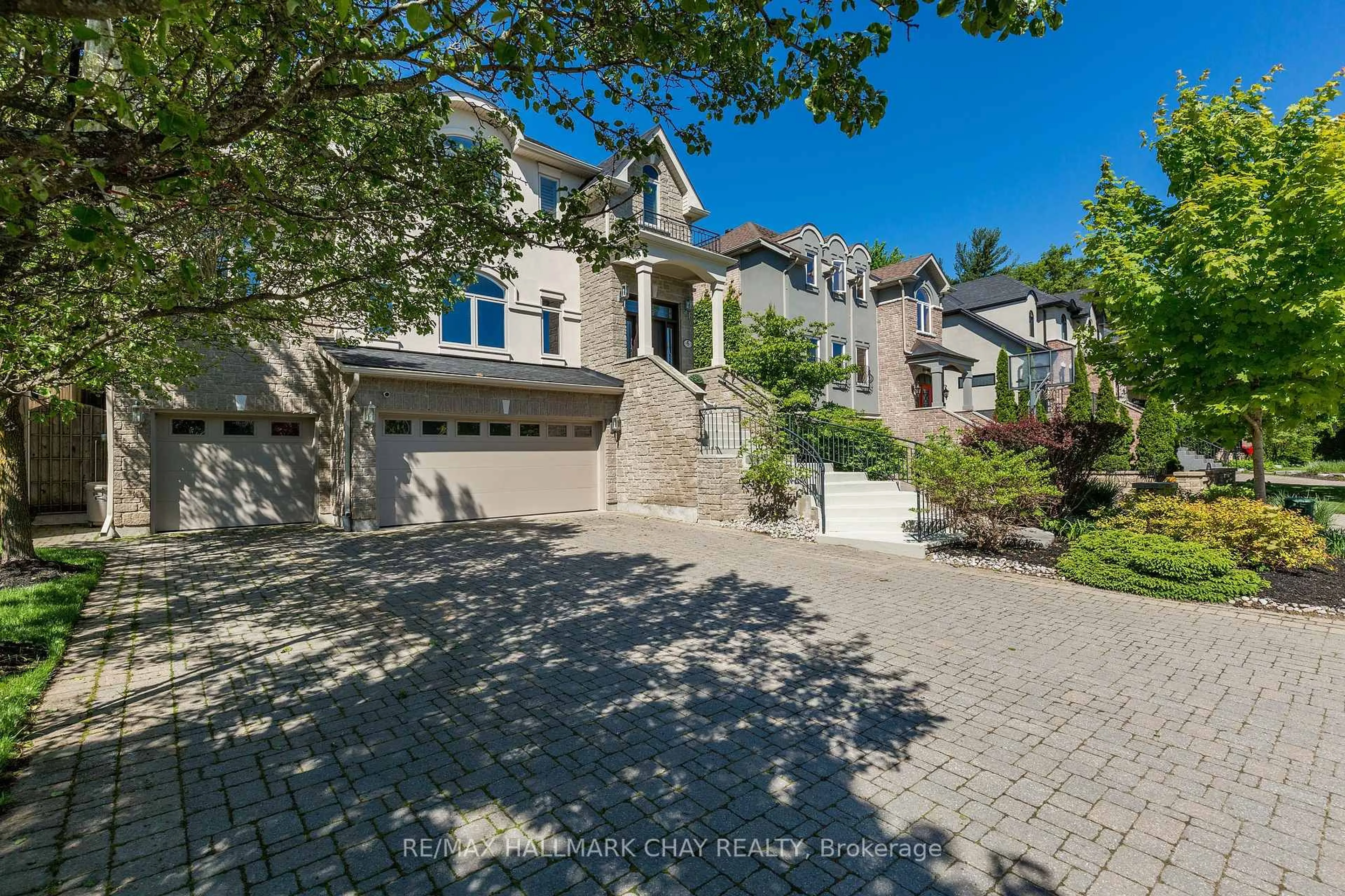 A pic from outside/outdoor area/front of a property/back of a property/a pic from drone, street for 6 Orsi Crt, Barrie Ontario L4N 0C7