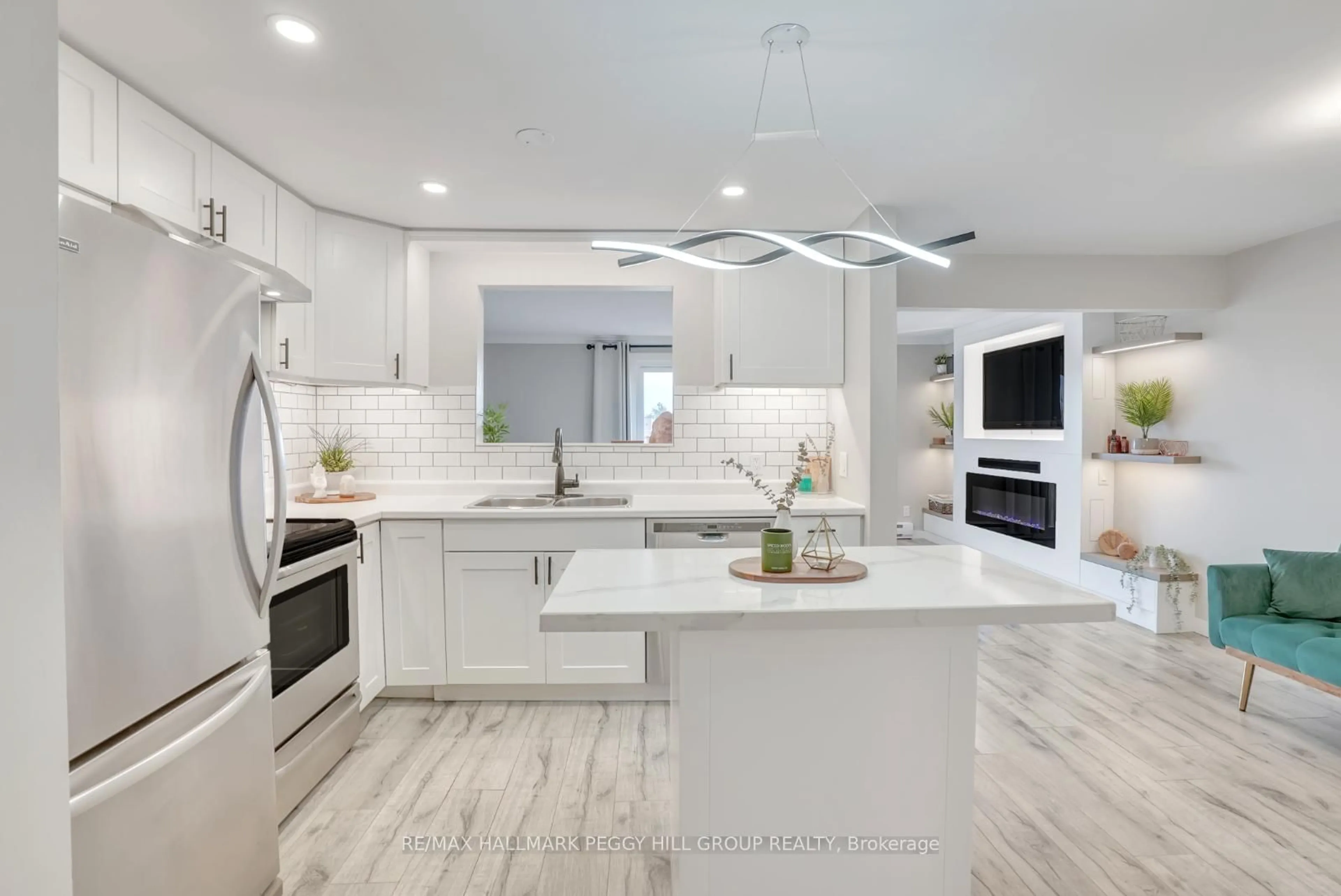Contemporary kitchen, ceramic/tile floor for 75 High St, Collingwood Ontario L9Y 4V4