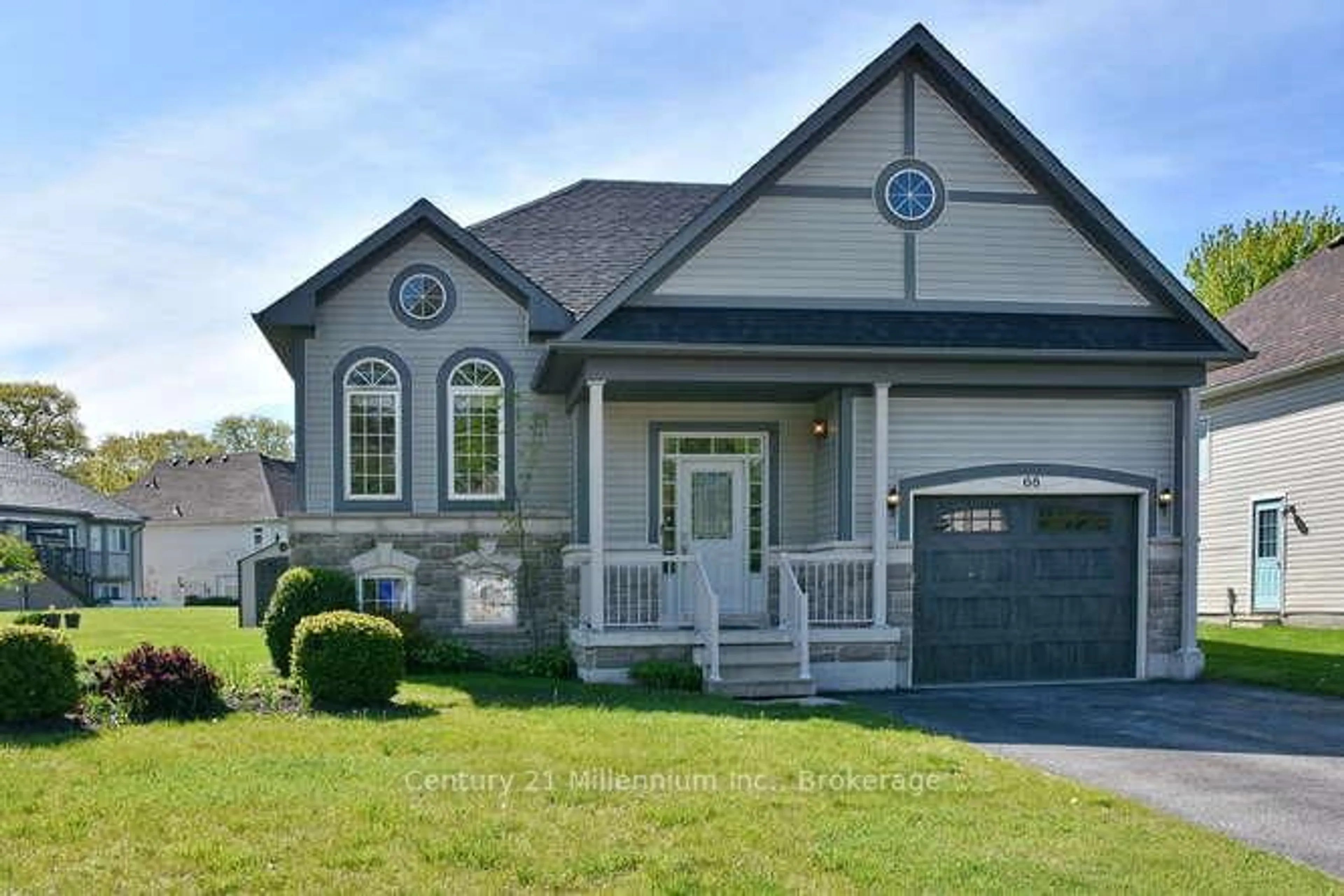 Home with vinyl exterior material, street for 68 Oriole Cres, Wasaga Beach Ontario L9Z 1A9