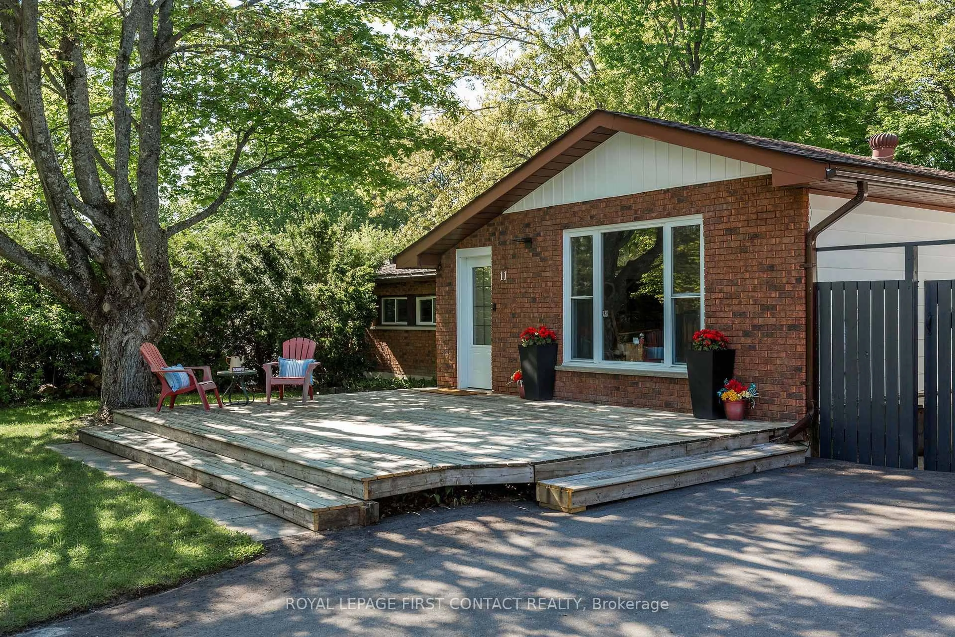 Unknown for 11 Broad St, Penetanguishene Ontario L9M 1E9