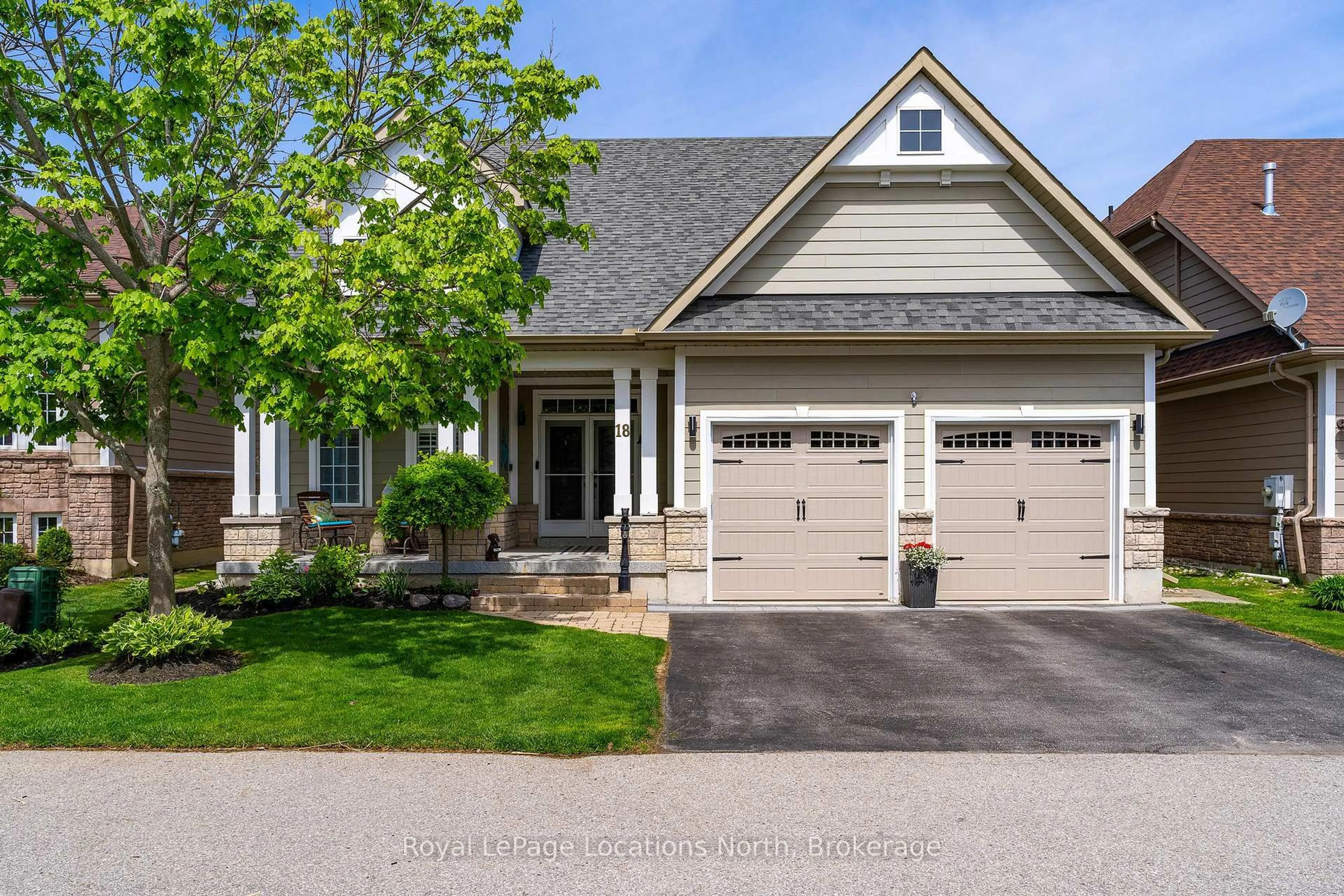 Home with vinyl exterior material, street for 18 Marine View Dr, Collingwood Ontario L7B 0P1