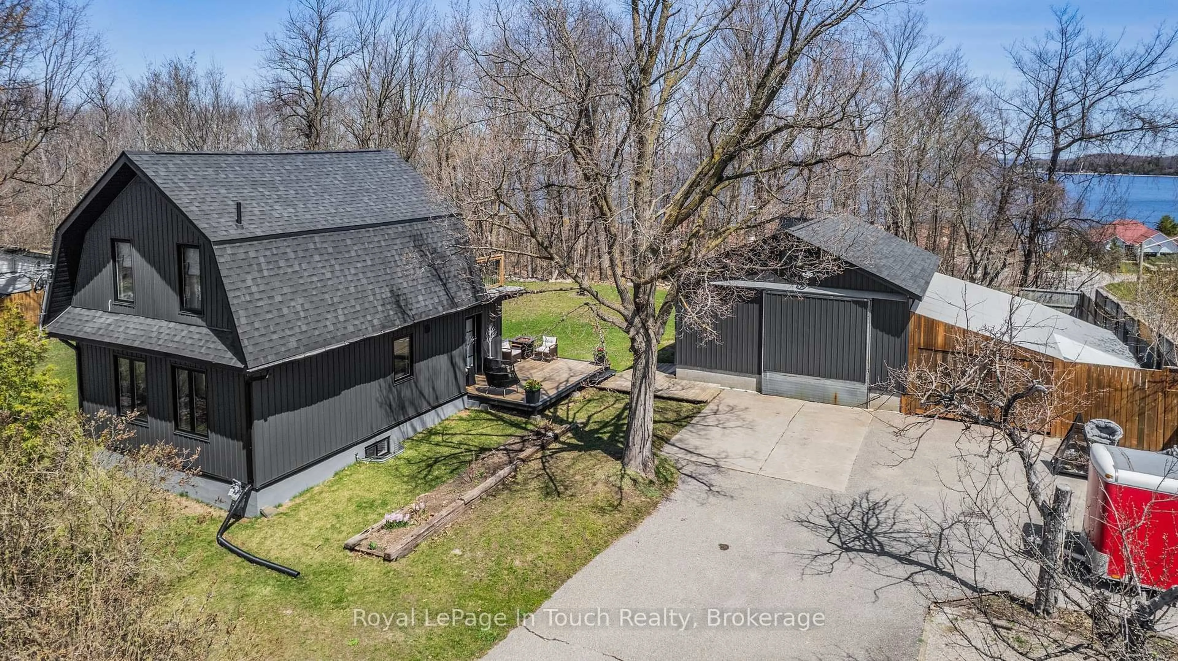 A pic from outside/outdoor area/front of a property/back of a property/a pic from drone, street for 381 Olive St, Midland Ontario L4R 2R4
