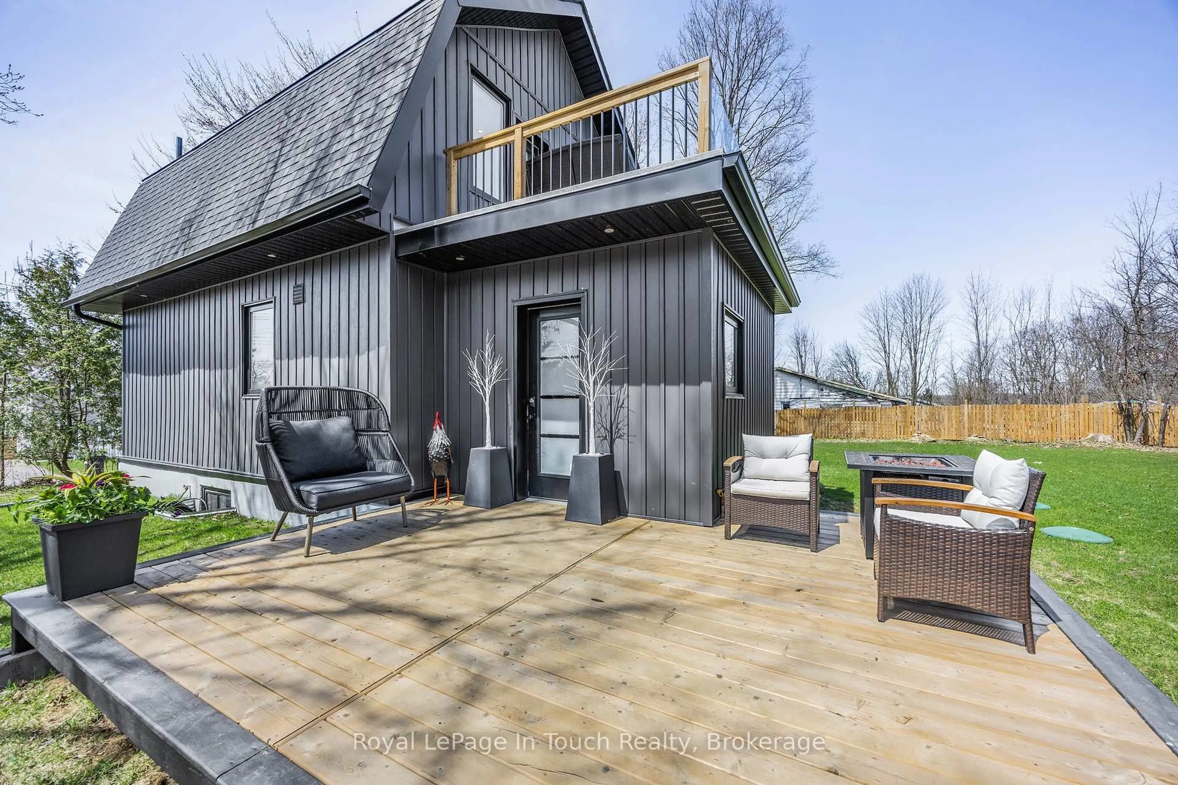 Patio, unknown for 381 Olive St, Midland Ontario L4R 2R4