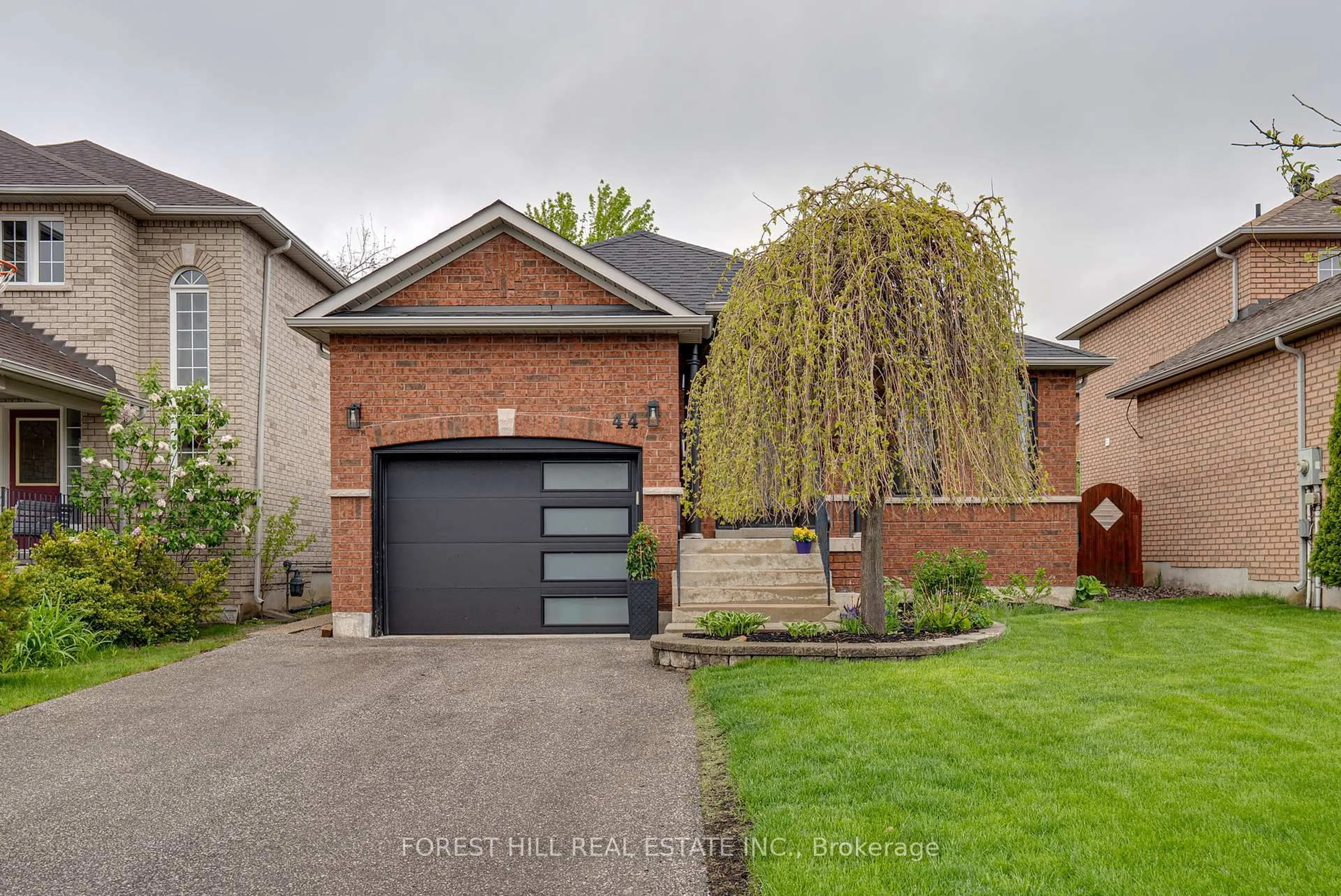 Home with brick exterior material, street for 44 Prince Of Wales Dr, Barrie Ontario L4N 0T1
