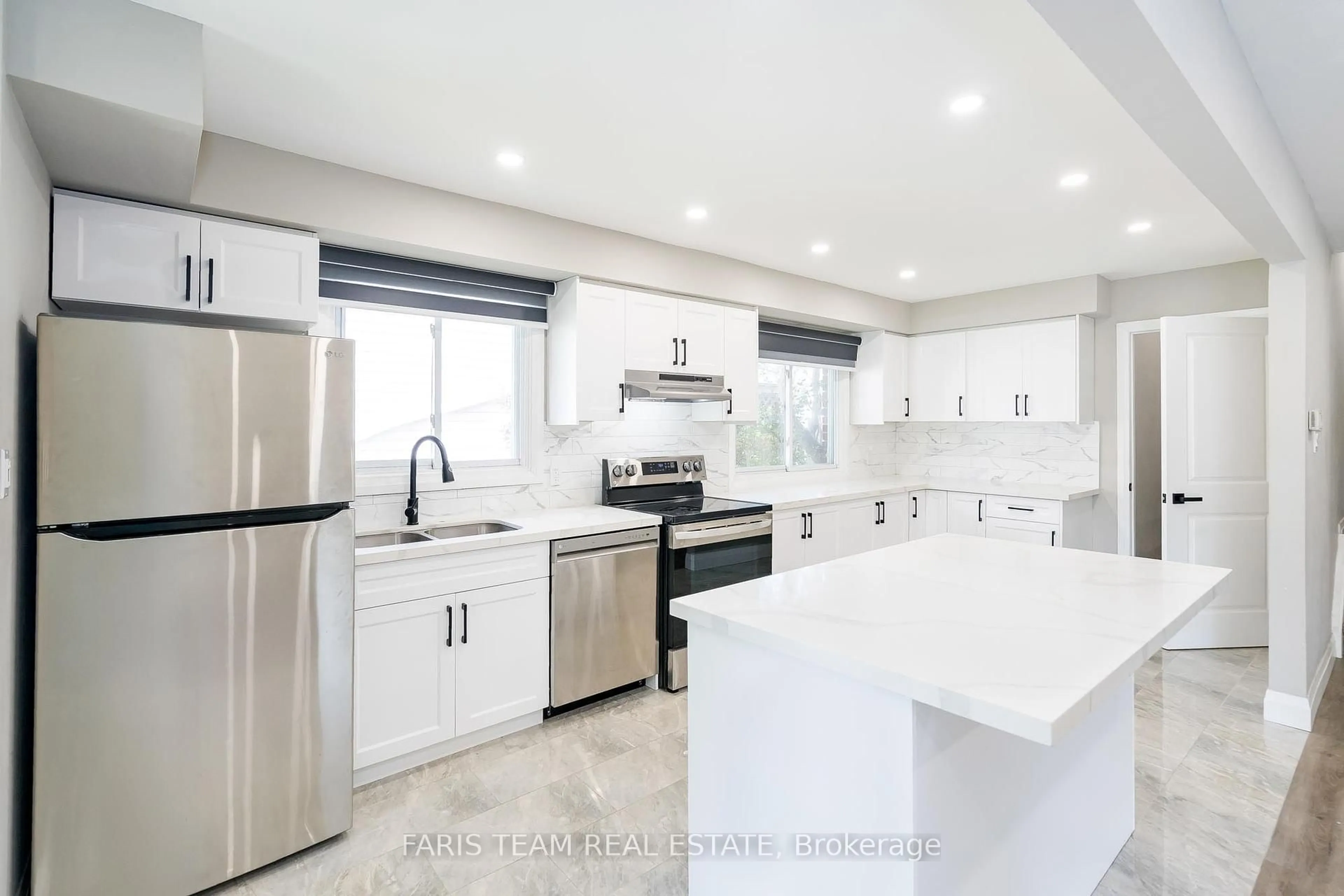 Open concept kitchen, ceramic/tile floor for 78 Gibbard Cres, Collingwood Ontario L9Y 2C2