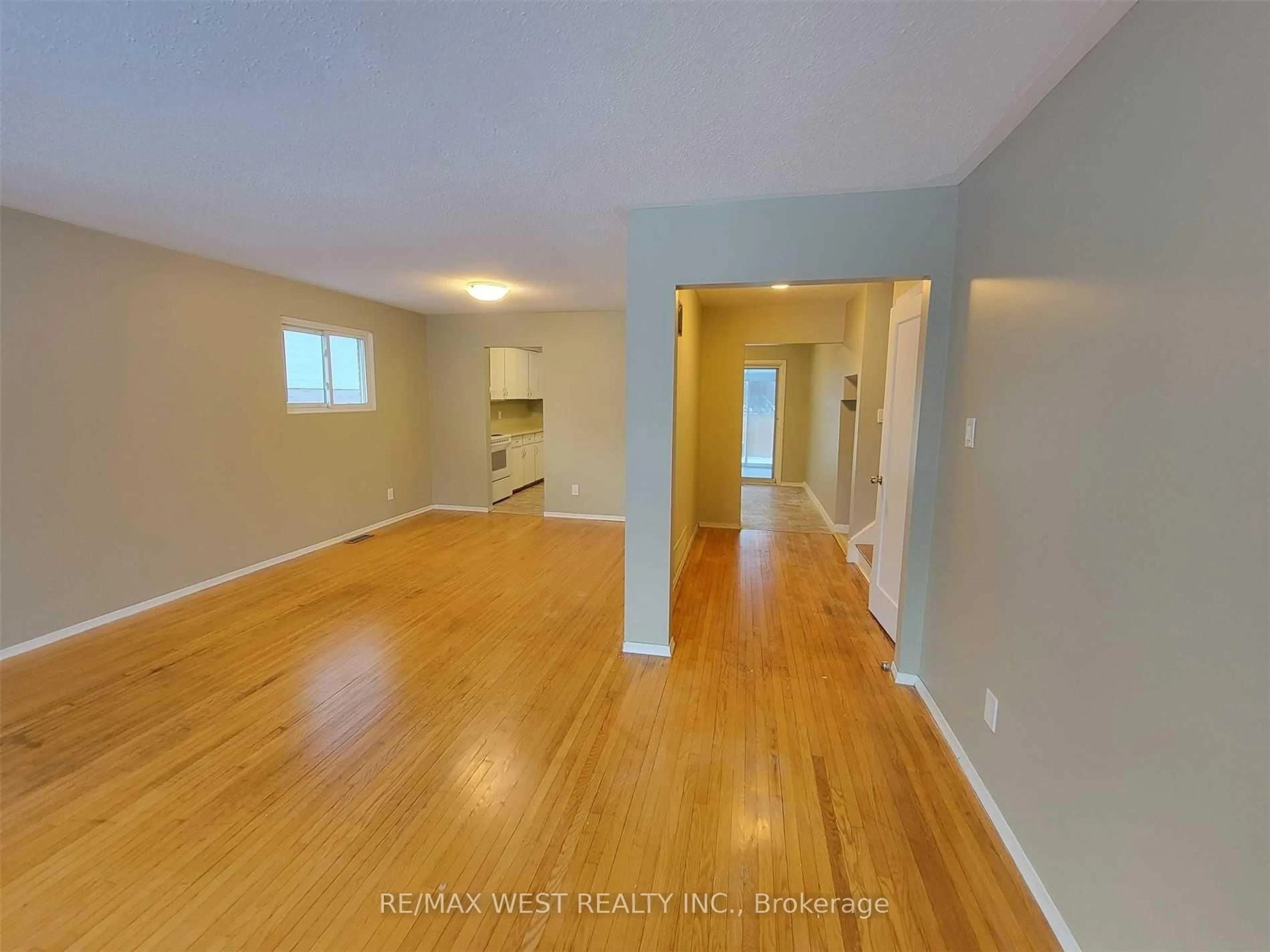 A pic of a room for 97 College Cres, Barrie Ontario L4M 2W5