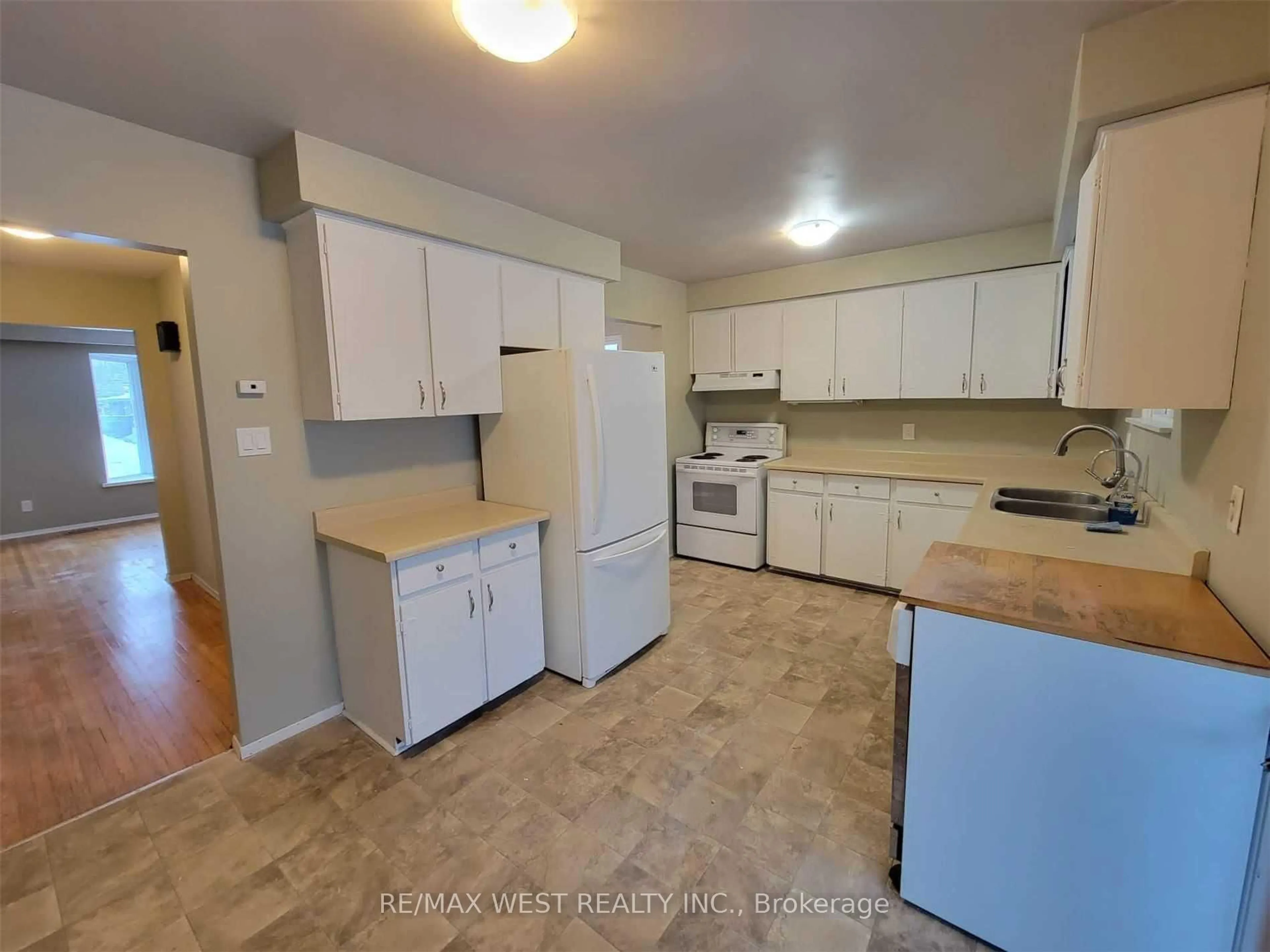 Standard kitchen, unknown for 97 College Cres, Barrie Ontario L4M 2W5