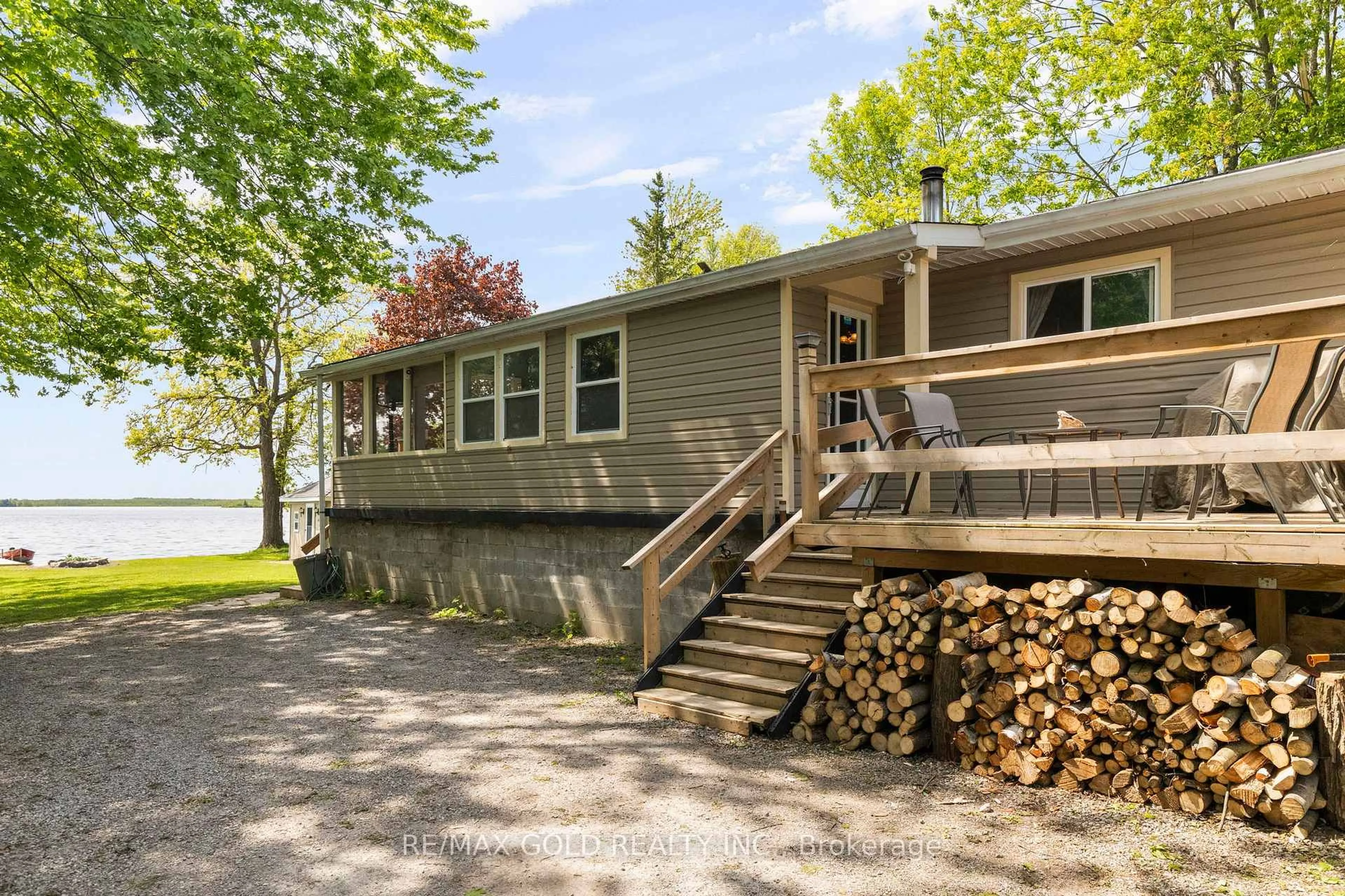 Home with vinyl exterior material, water/lake/river/ocean view for 1305 Carol Ann Ave, Ramara Ontario L0K 1B0