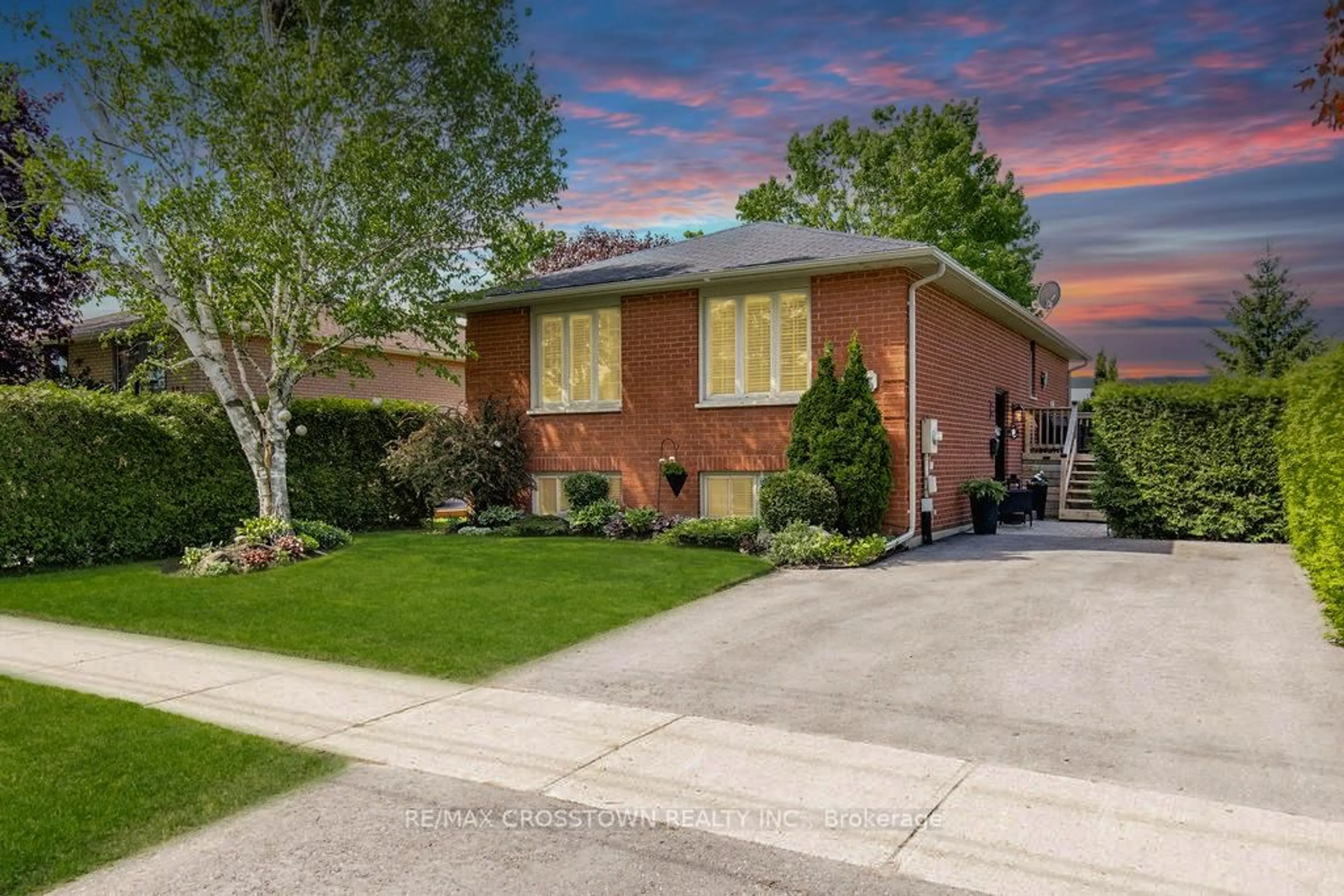 Home with brick exterior material, street for 305 Park St, Orillia Ontario L3V 7R6