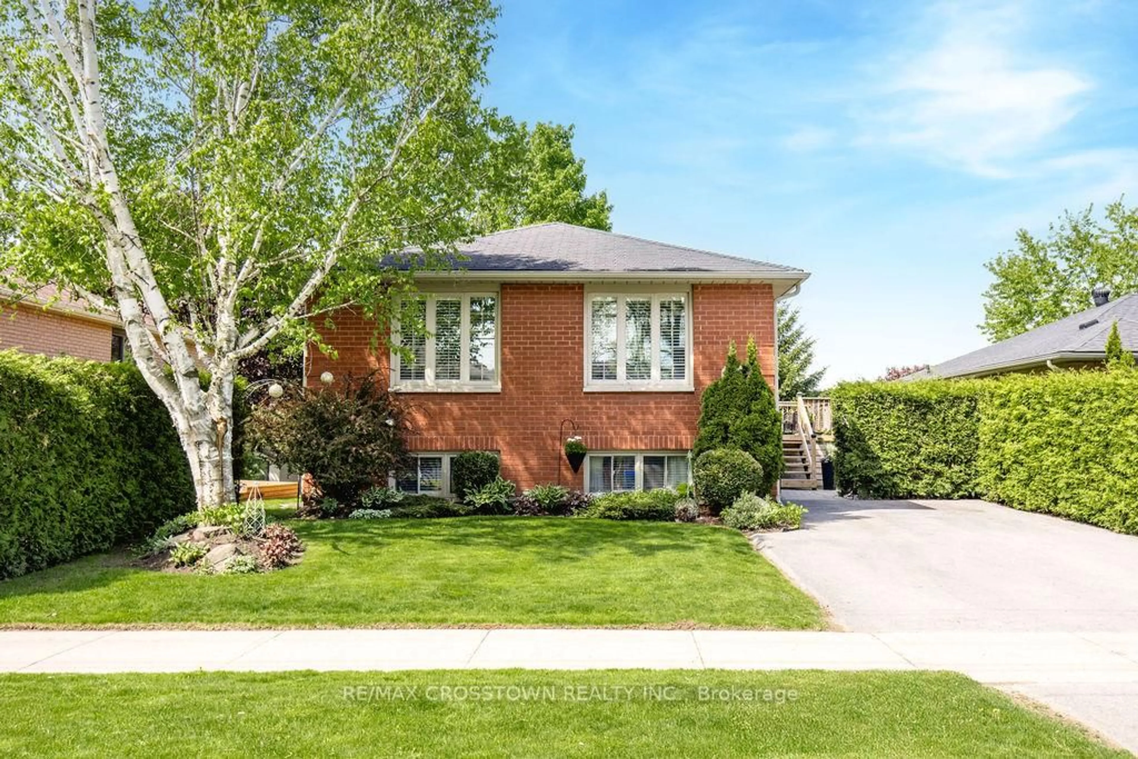 Home with brick exterior material, street for 305 Park St, Orillia Ontario L3V 7R6