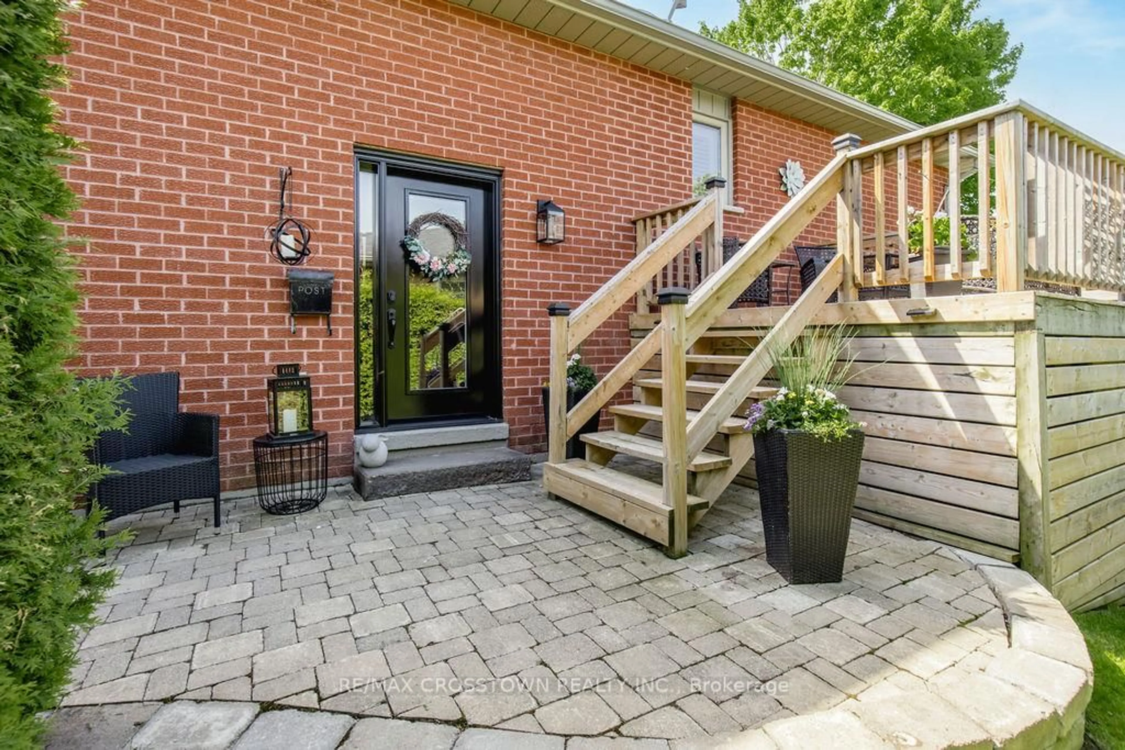 Home with brick exterior material, street for 305 Park St, Orillia Ontario L3V 7R6
