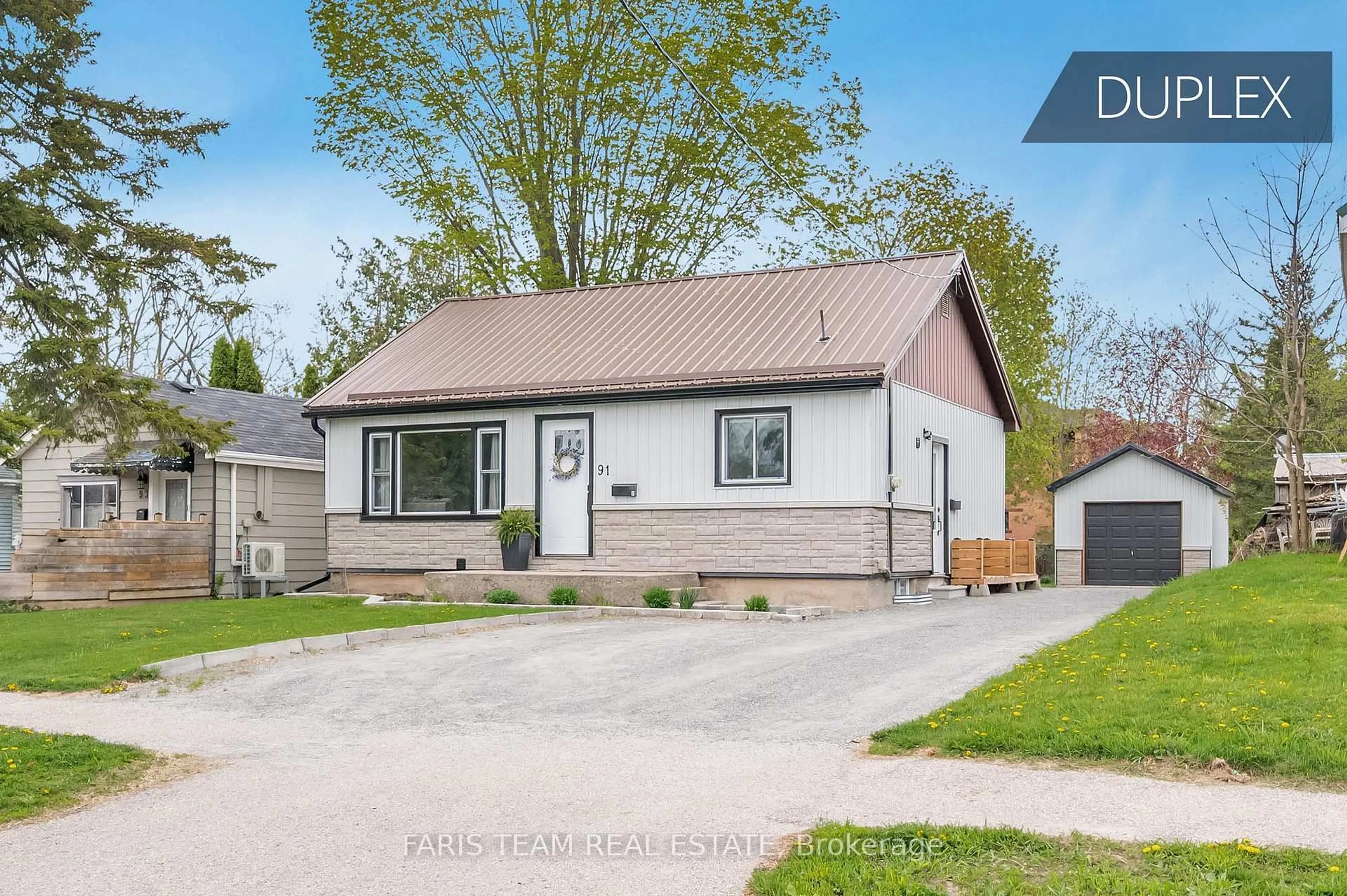 Home with vinyl exterior material, street for 91 Bond St, Orillia Ontario L3V 1J7