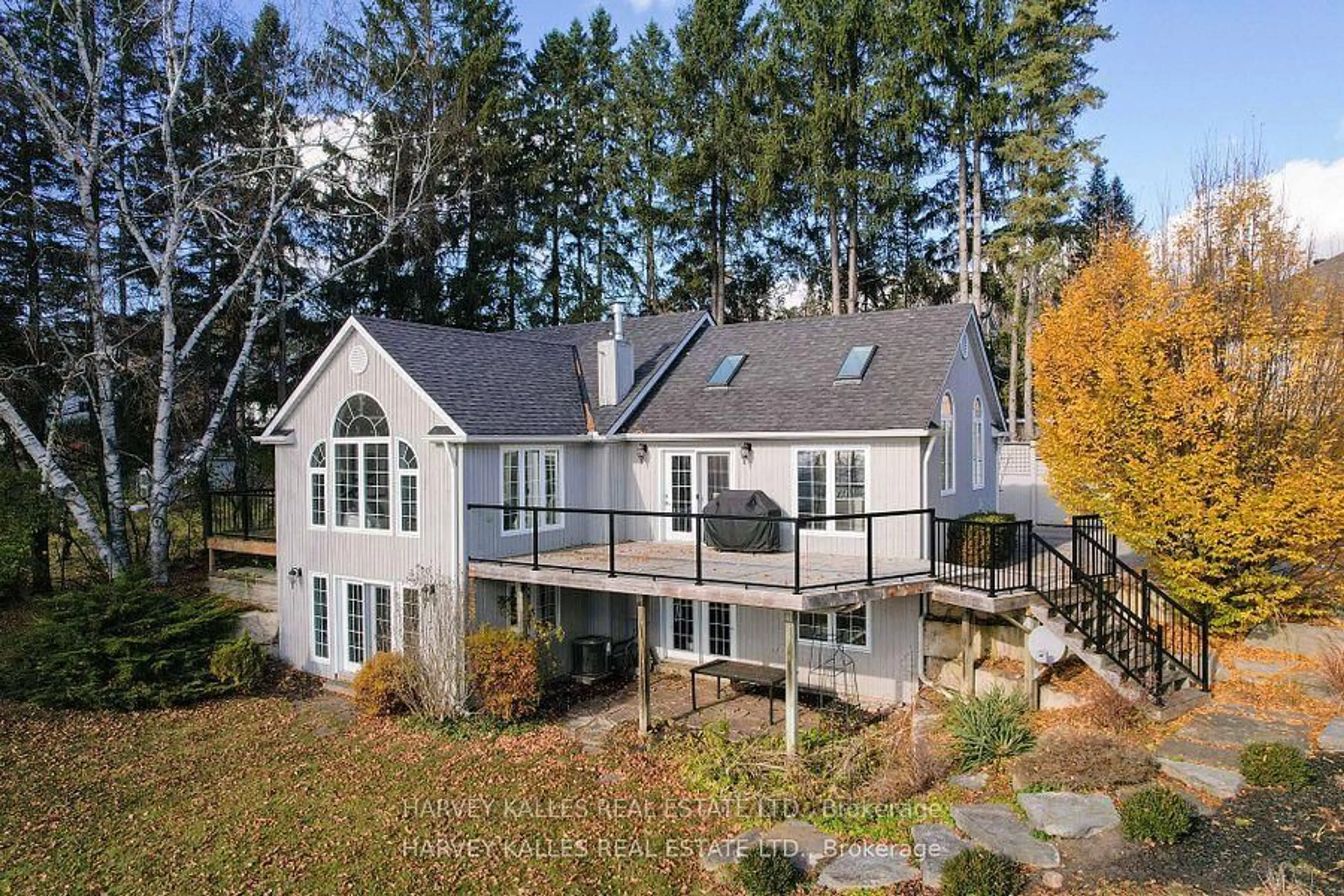 A pic from outside/outdoor area/front of a property/back of a property/a pic from drone, water/lake/river/ocean view for 10 Puget St, Barrie Ontario L4M 4N1