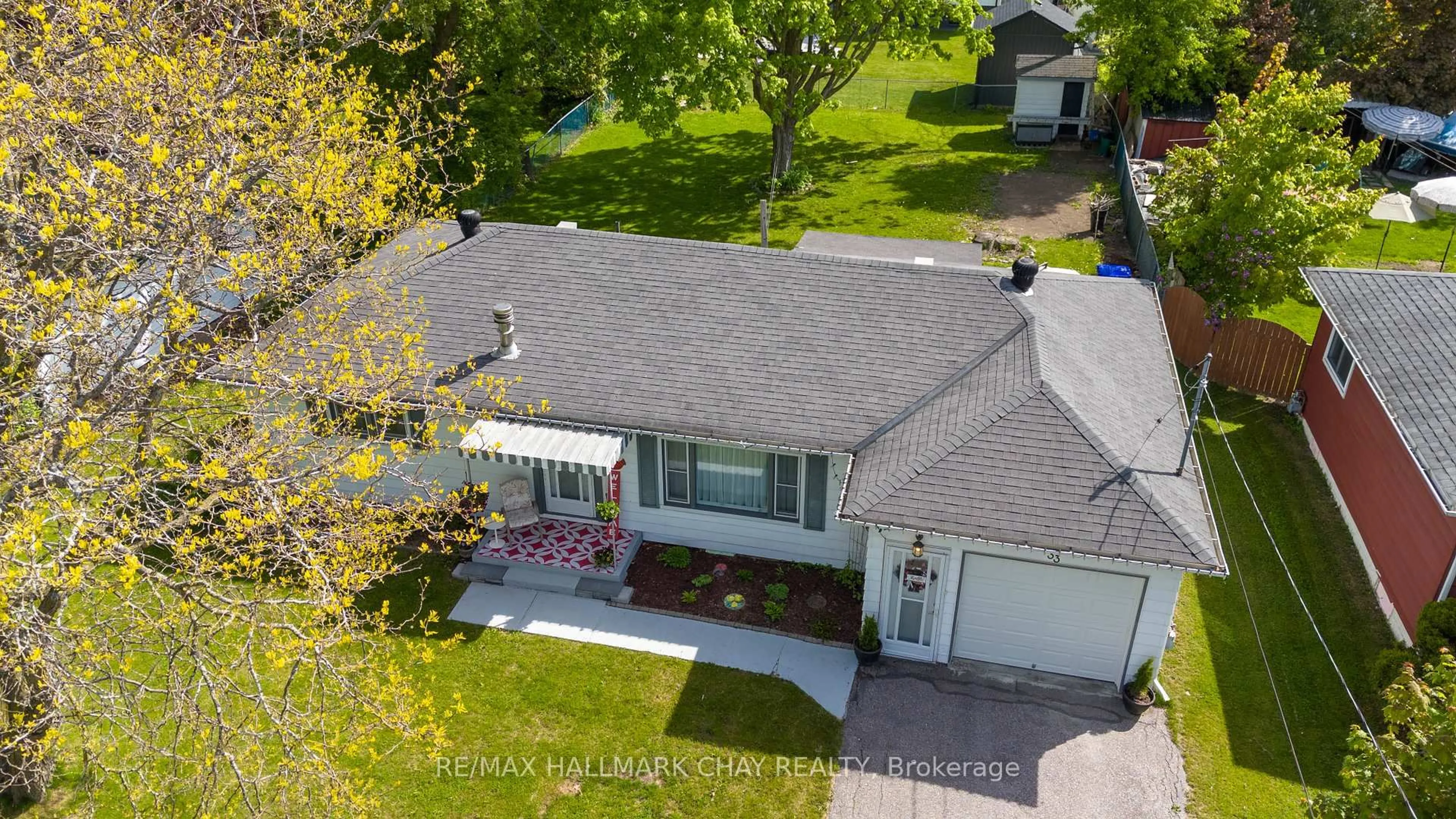 A pic from outside/outdoor area/front of a property/back of a property/a pic from drone, street for 33 Yonge St, Springwater Ontario L0L 1P0