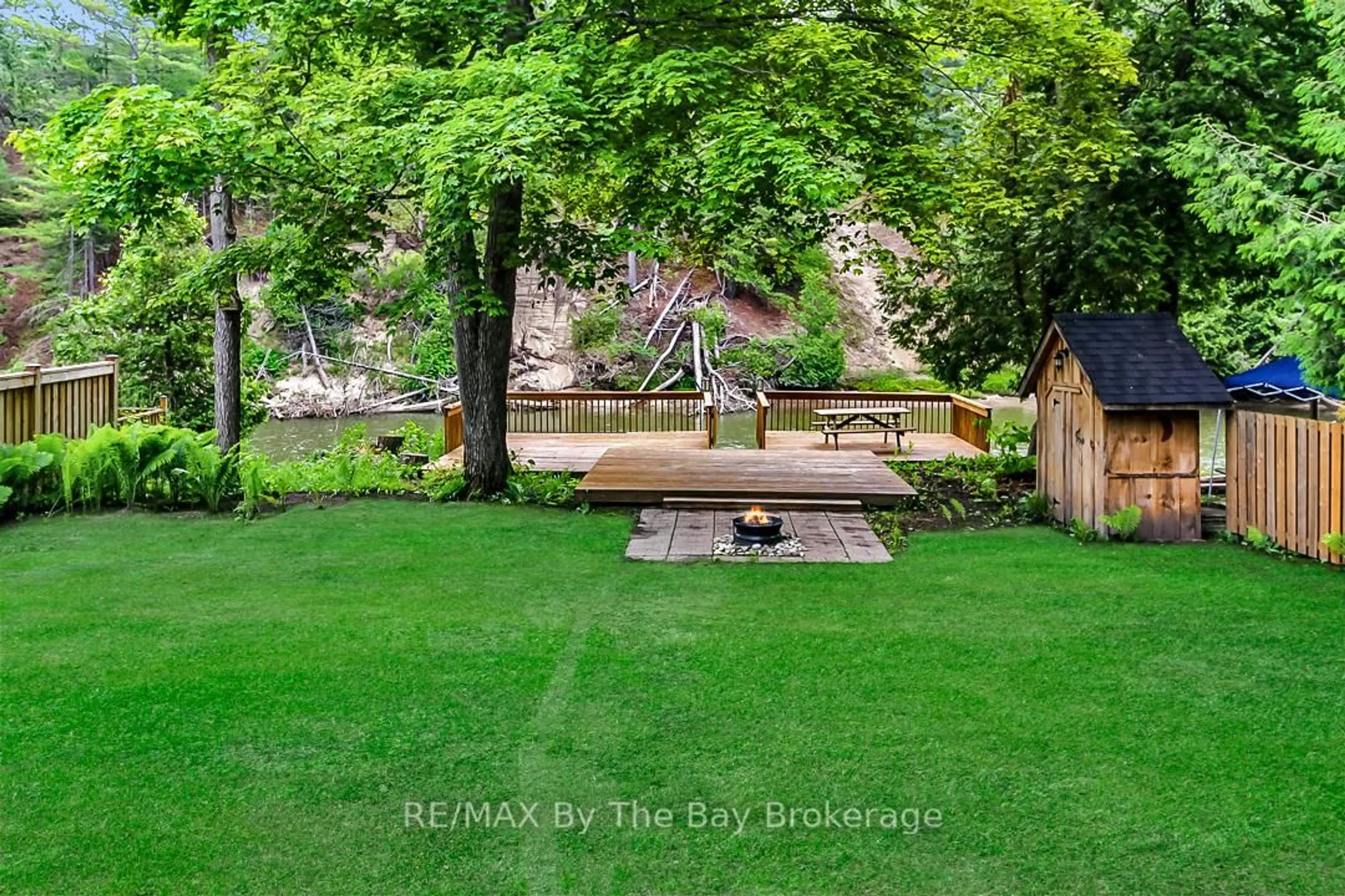 Patio, unknown for 181 KNOX Rd, Wasaga Beach Ontario L9Z 2T6
