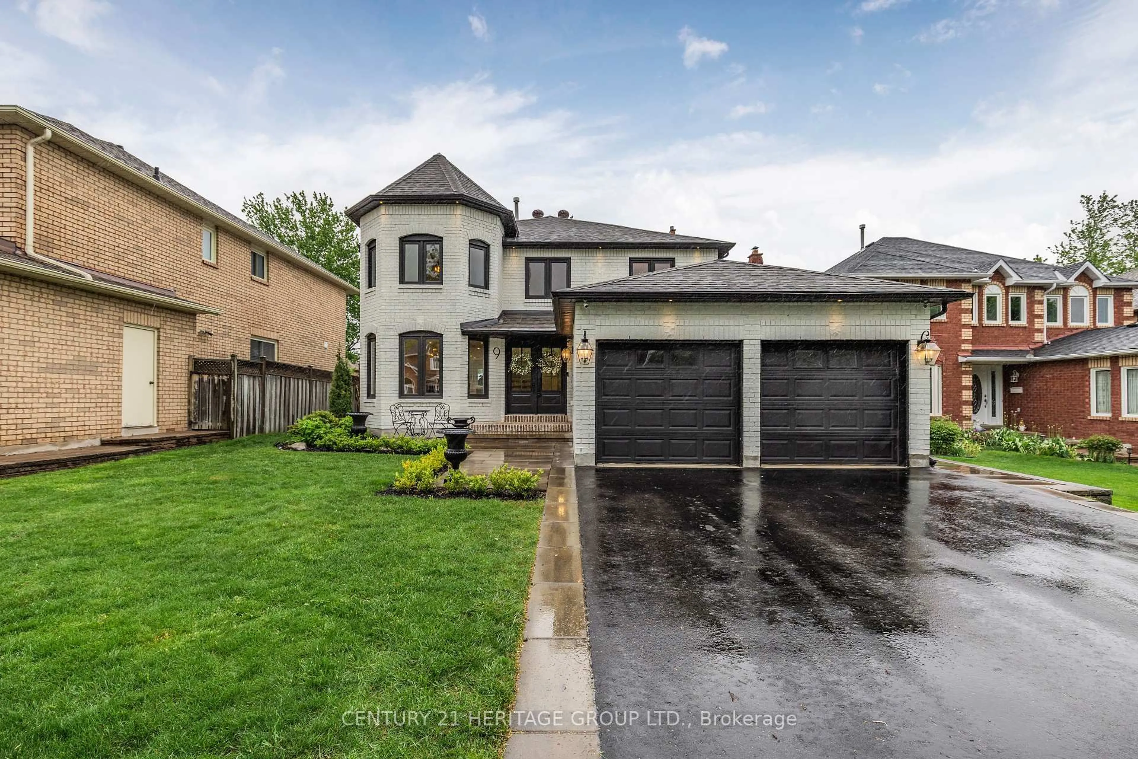 Home with brick exterior material, street for 9 Tomlin Crt, Barrie Ontario L4H 7H1