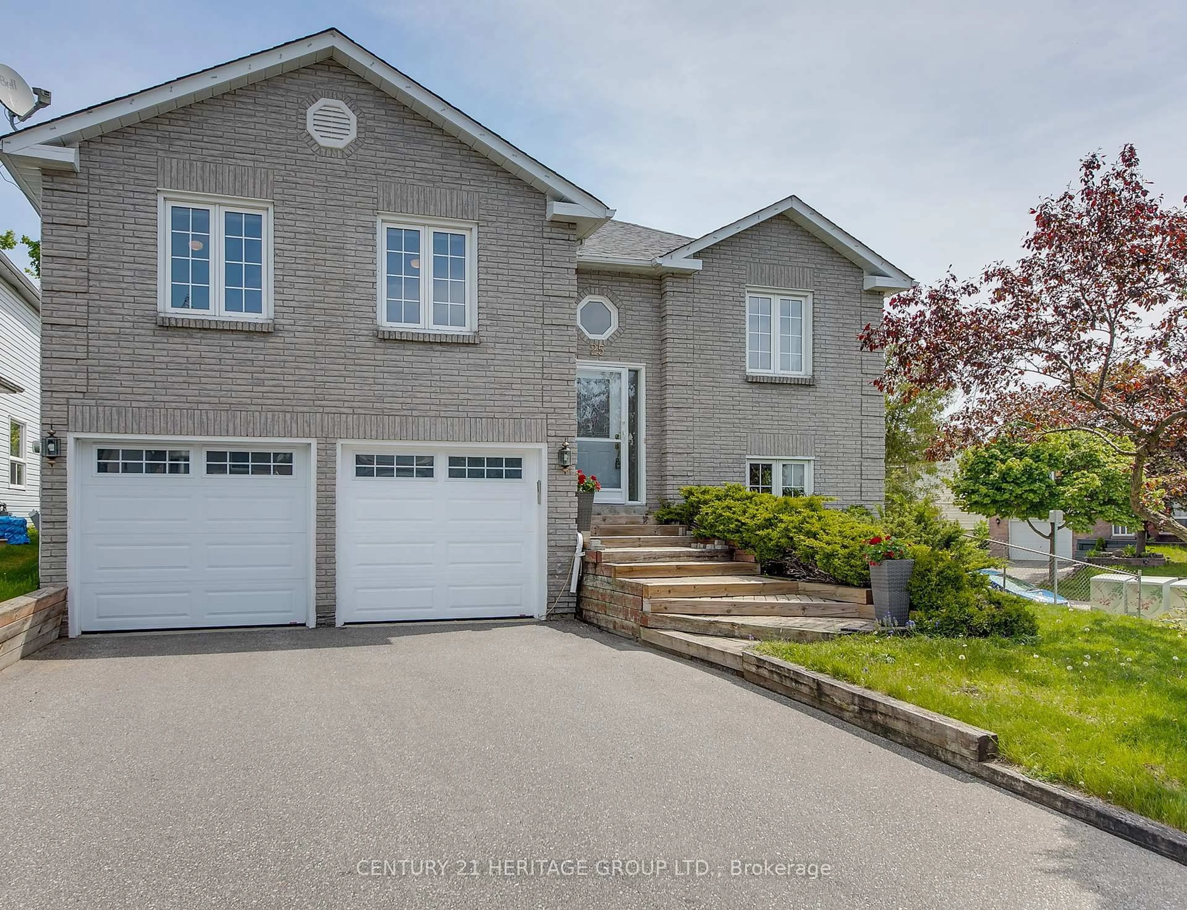 Unknown for 25 Shakespeare Cres, Barrie Ontario L4N 6C4