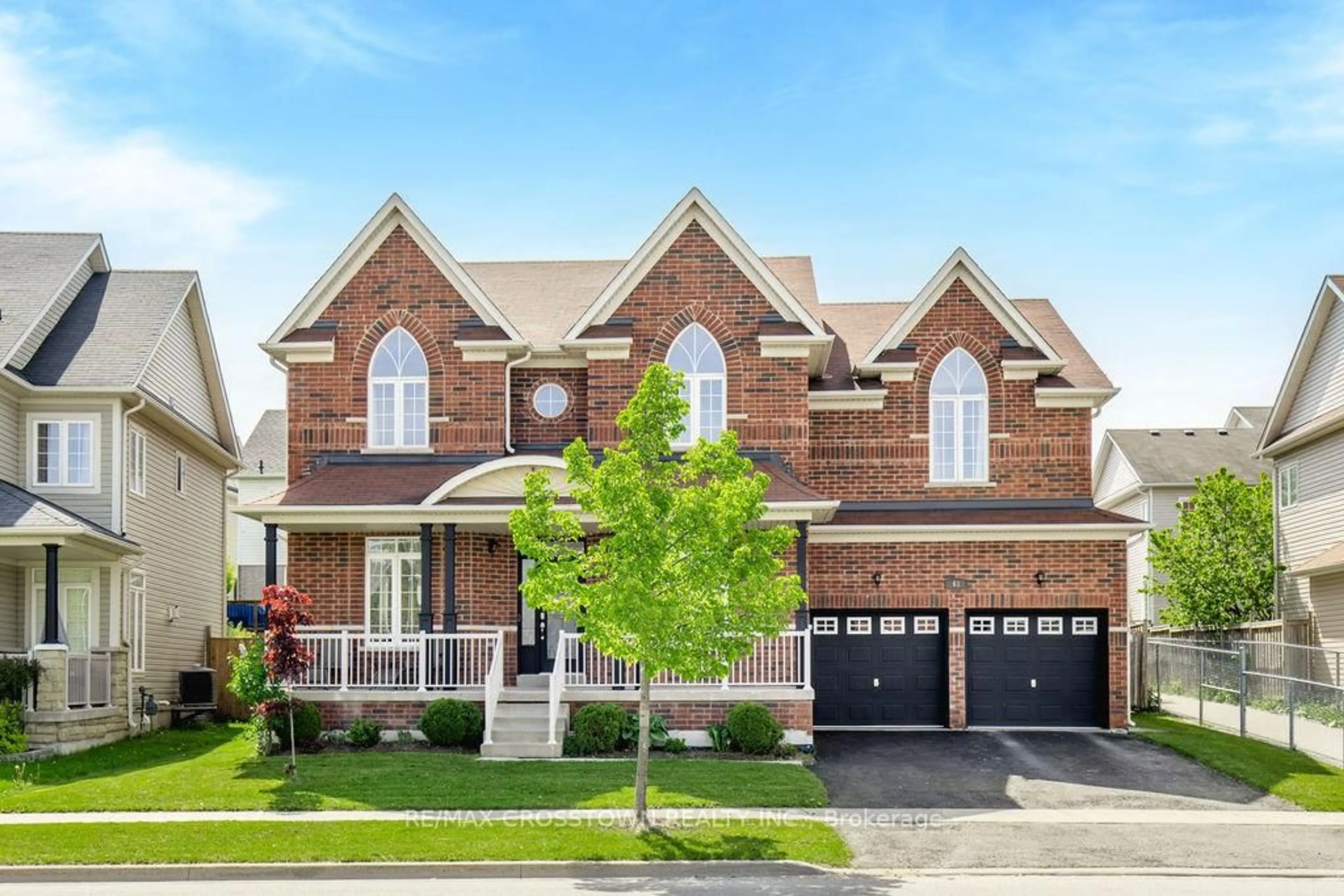 Home with brick exterior material, street for 61 The Queensway N/A, Barrie Ontario L4M 7J3
