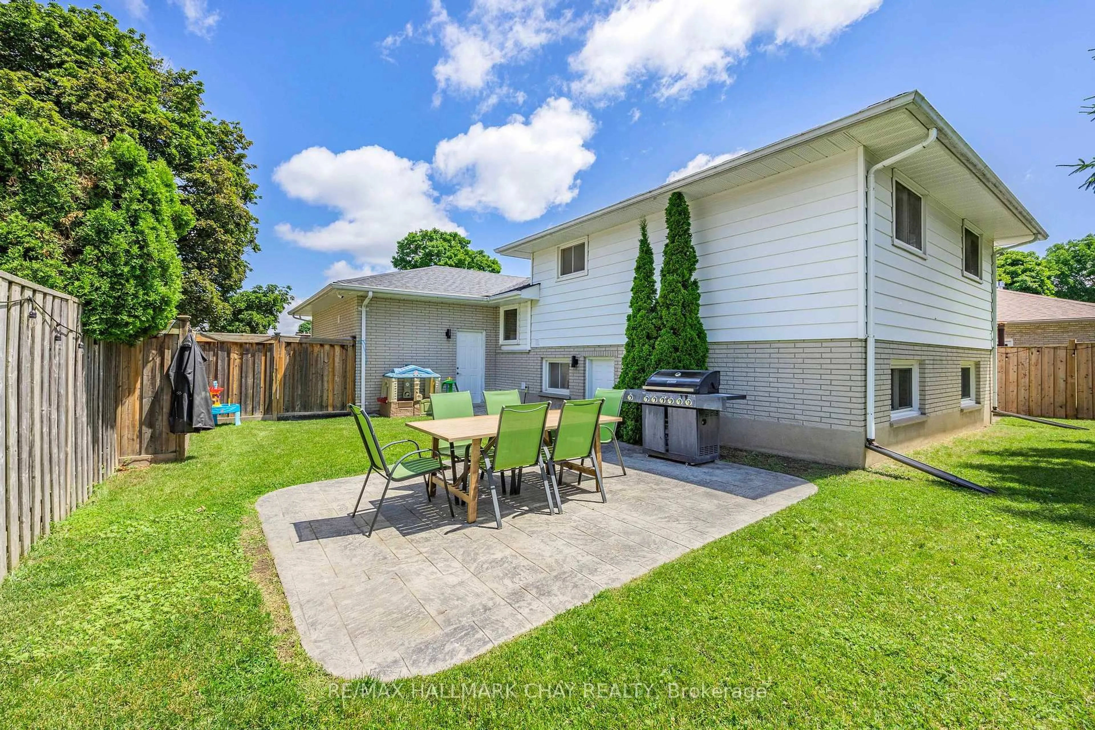 Patio, street for 51 Springhome Rd, Barrie Ontario L4N 2W6