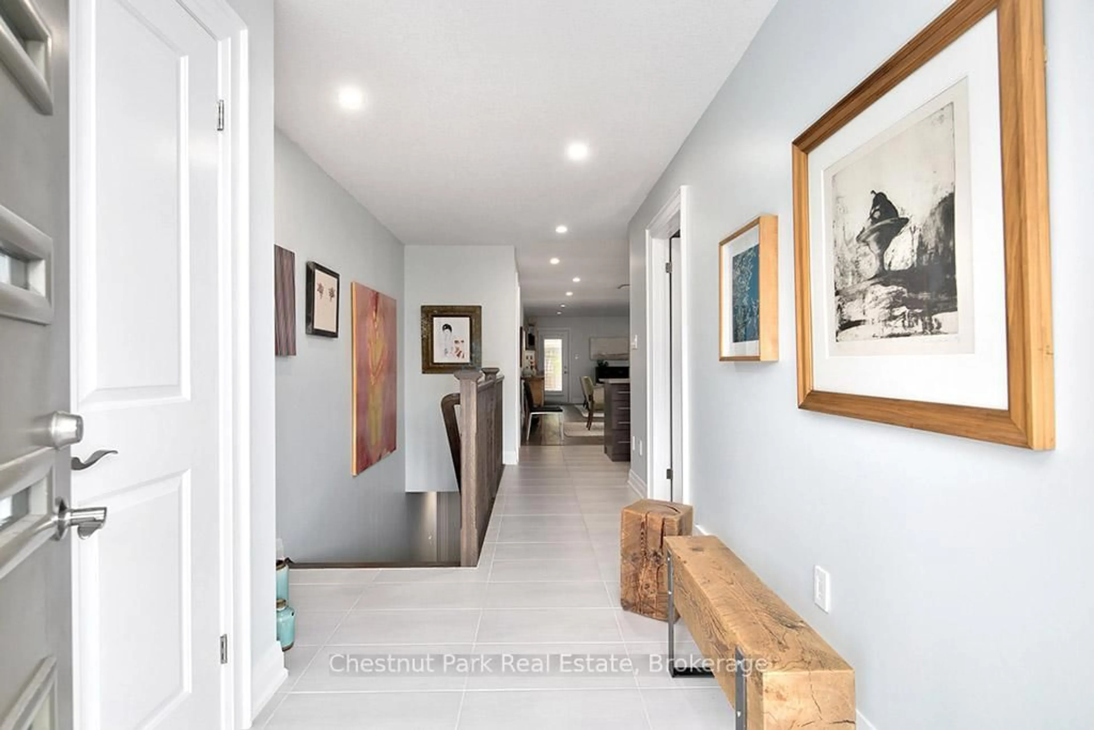 Indoor entryway for 72 Hughes St, Collingwood Ontario L9Y 0W7