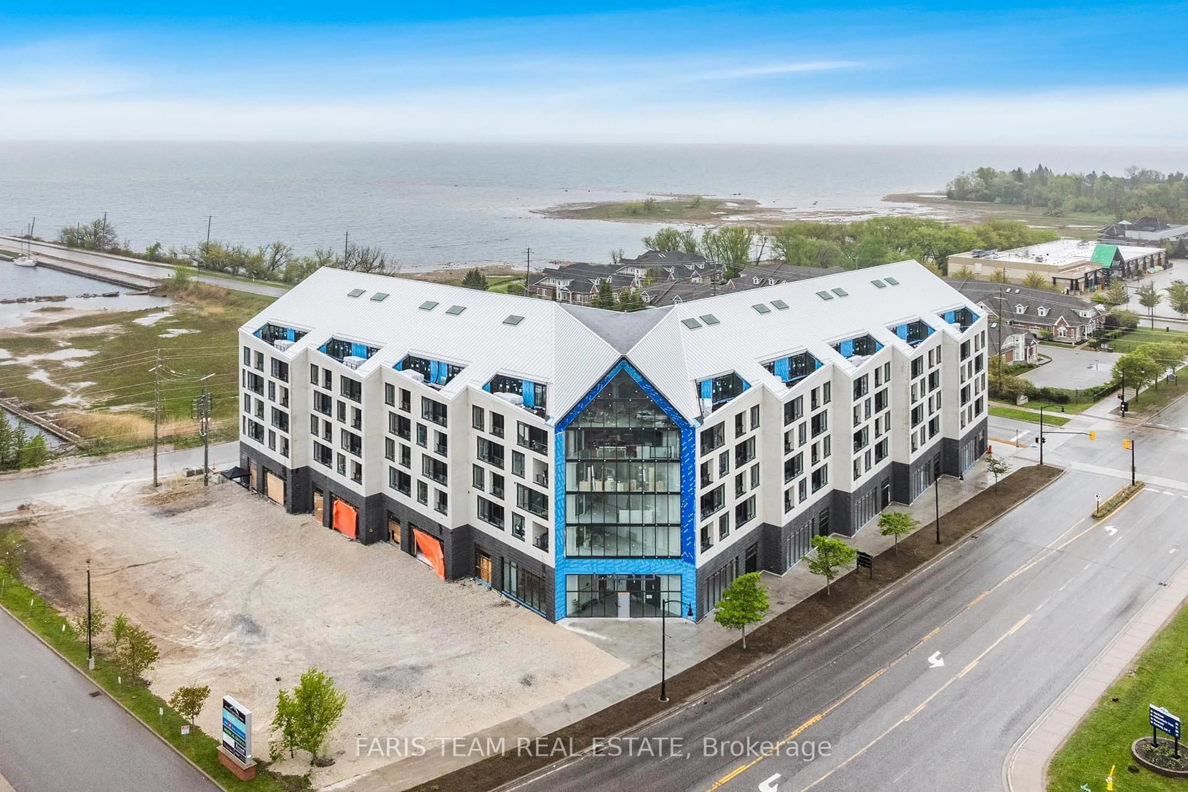 A pic from outside/outdoor area/front of a property/back of a property/a pic from drone, building for 31 Huron St #209, Collingwood Ontario L9Y 1C3