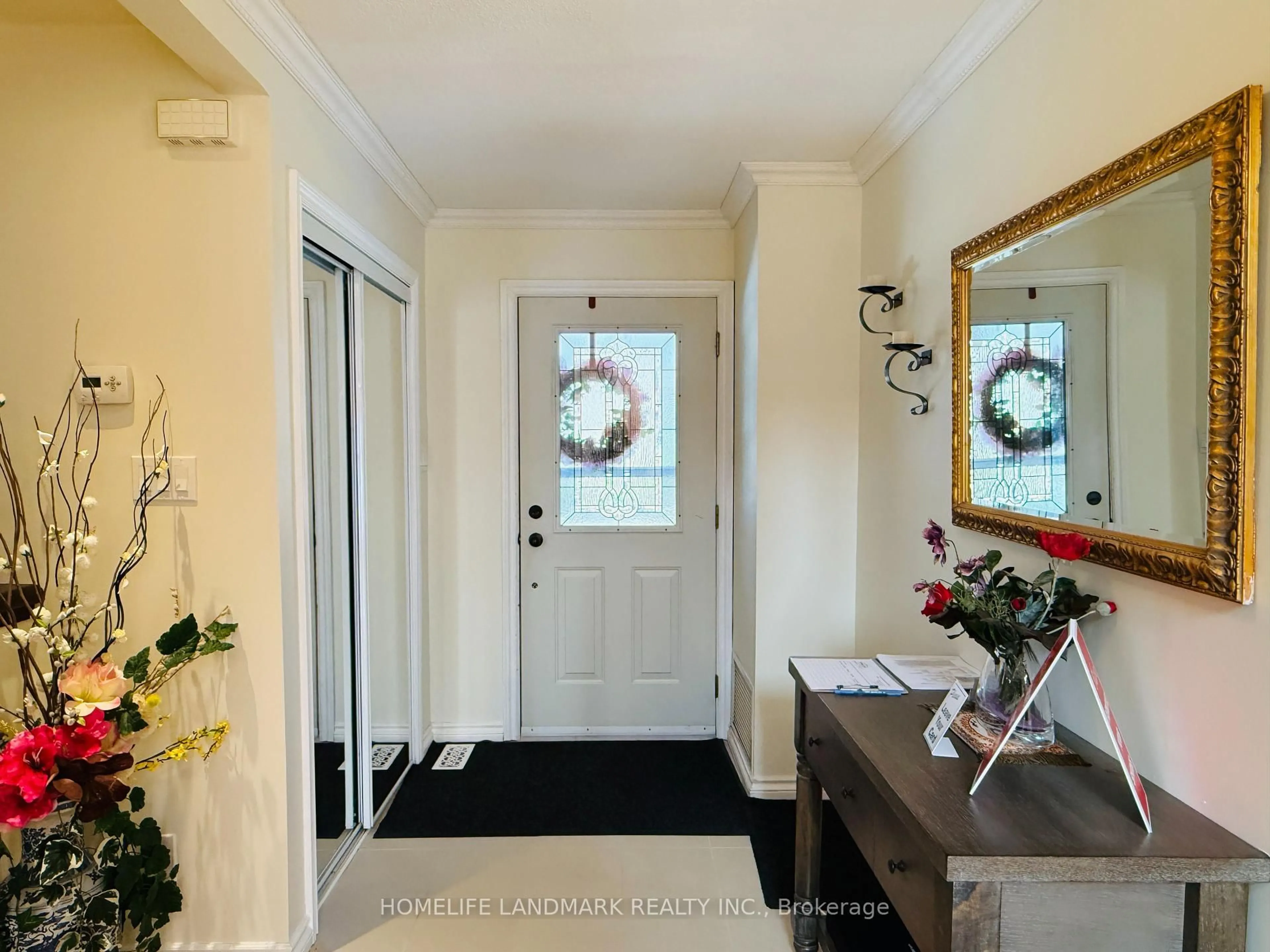 Indoor entryway for 140 Wolfe Tr, Tiny Ontario L9M 0H7