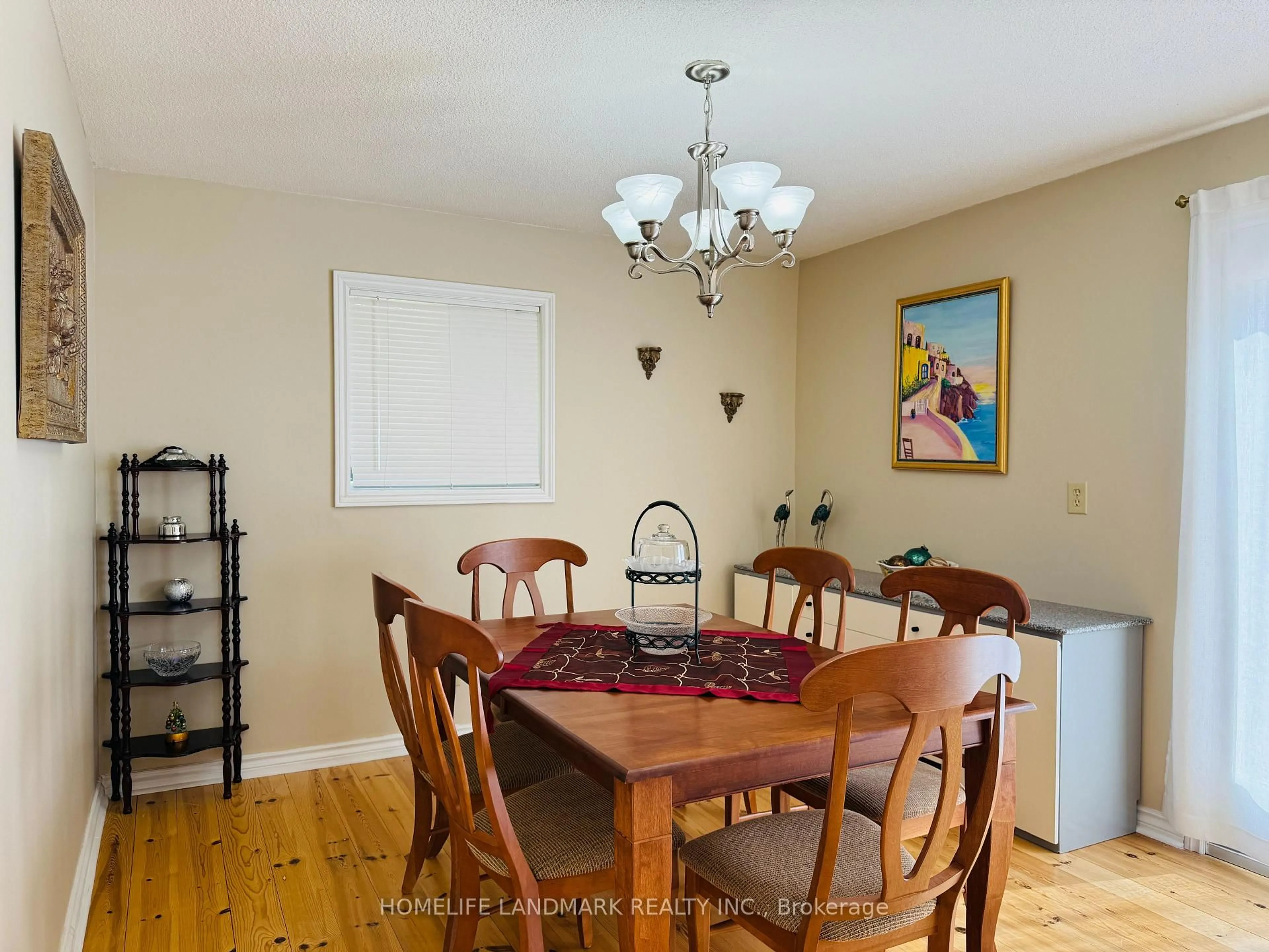 Dining room, wood/laminate floor for 140 Wolfe Tr, Tiny Ontario L9M 0H7
