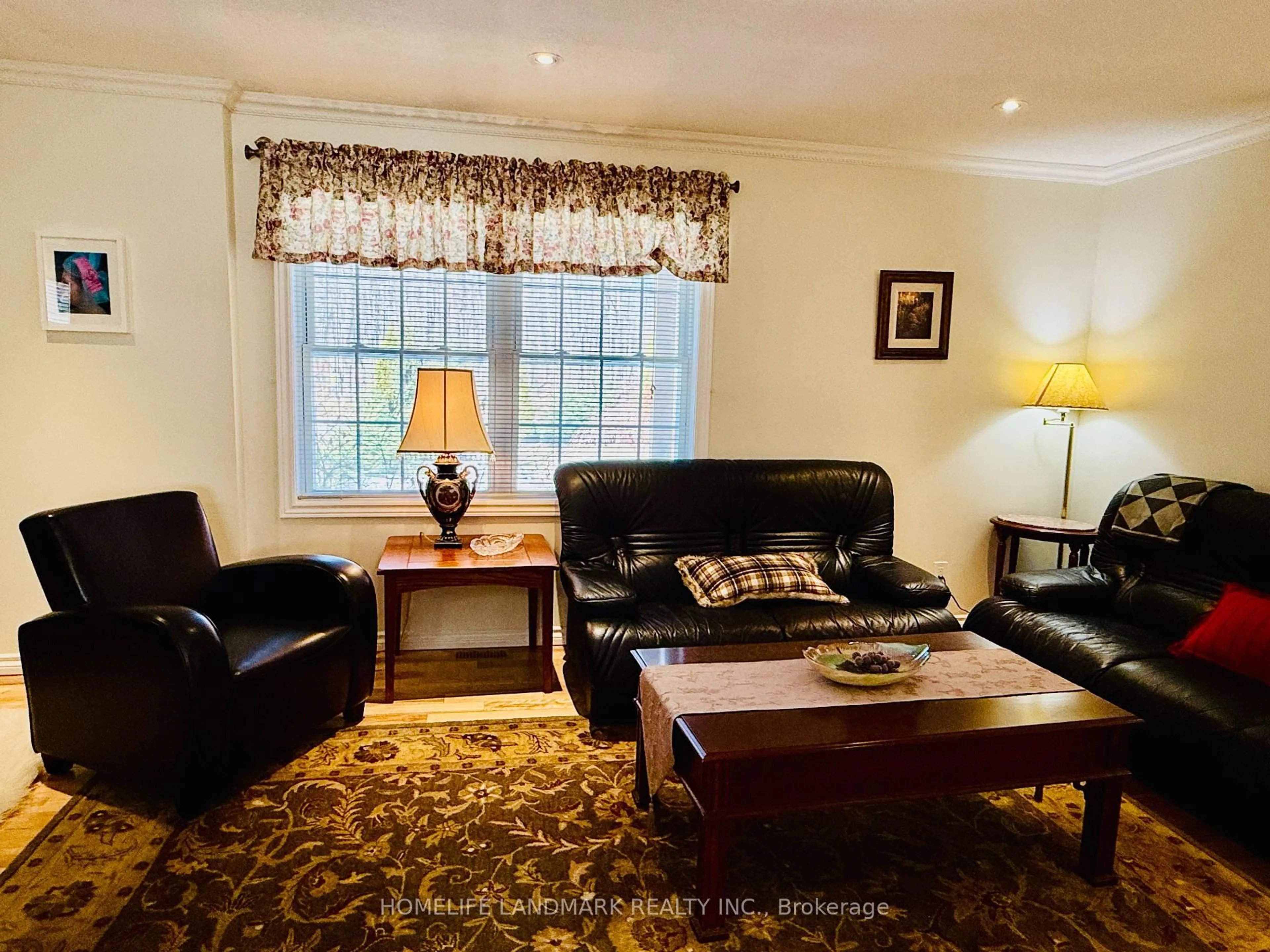 Living room with furniture, unknown for 140 Wolfe Tr, Tiny Ontario L9M 0H7
