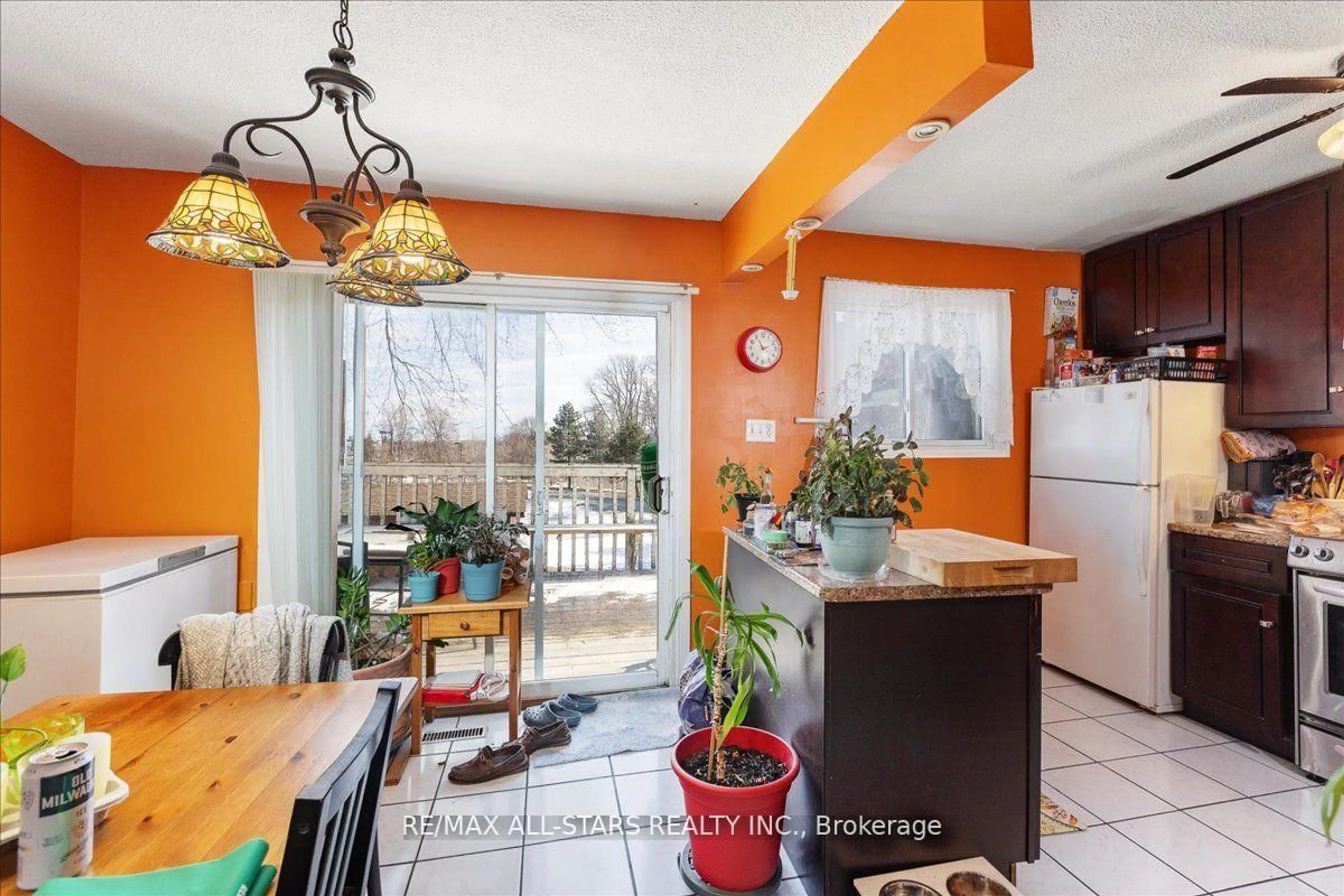 Open concept kitchen, ceramic/tile floor for 63 Ferris Lane #B11, Barrie Ontario L4M 5C4