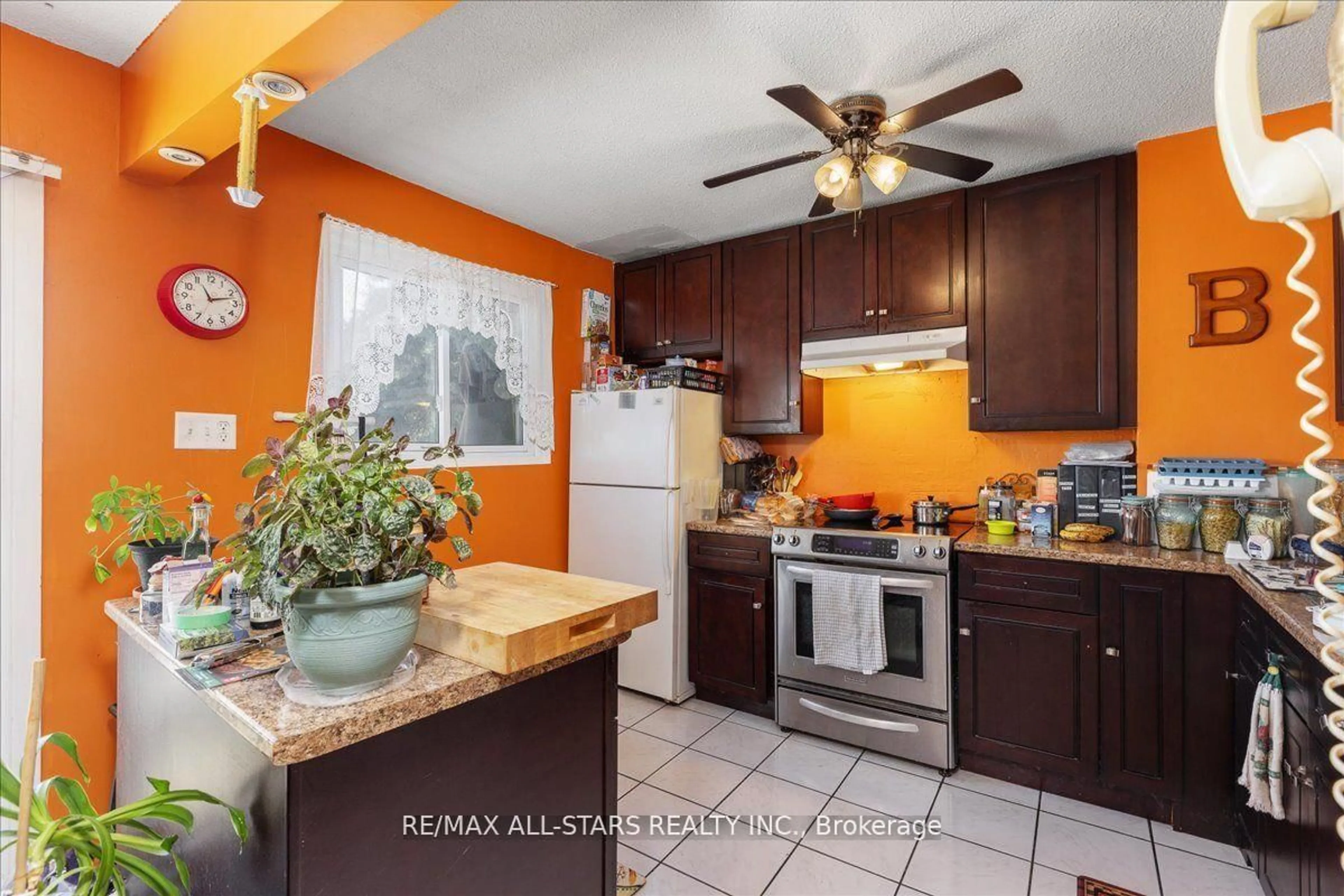 Standard kitchen, ceramic/tile floor for 63 Ferris Lane #B11, Barrie Ontario L4M 5C4