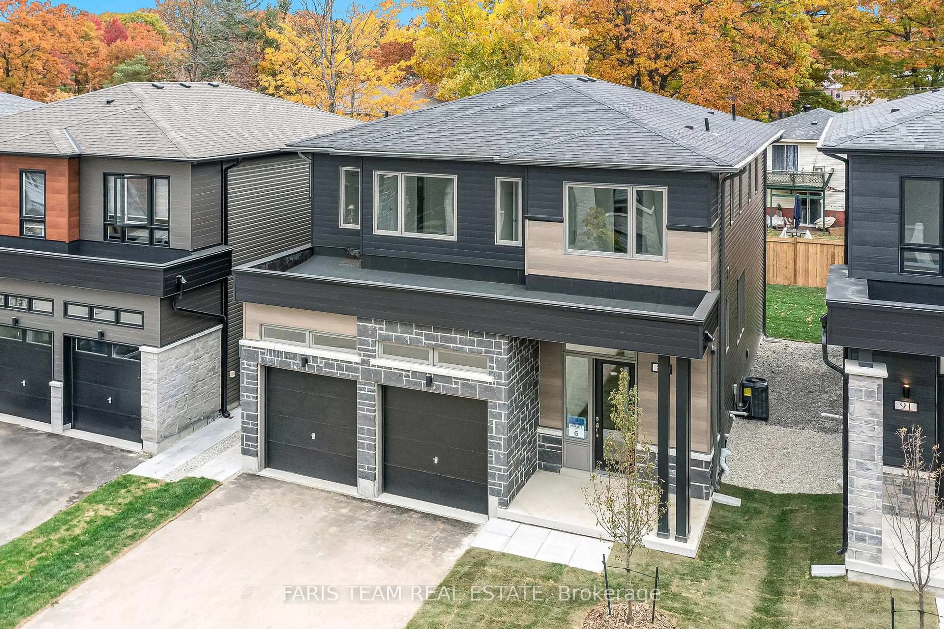 Home with brick exterior material, street for 89 Berkely St, Wasaga Beach Ontario L9Z 2N5