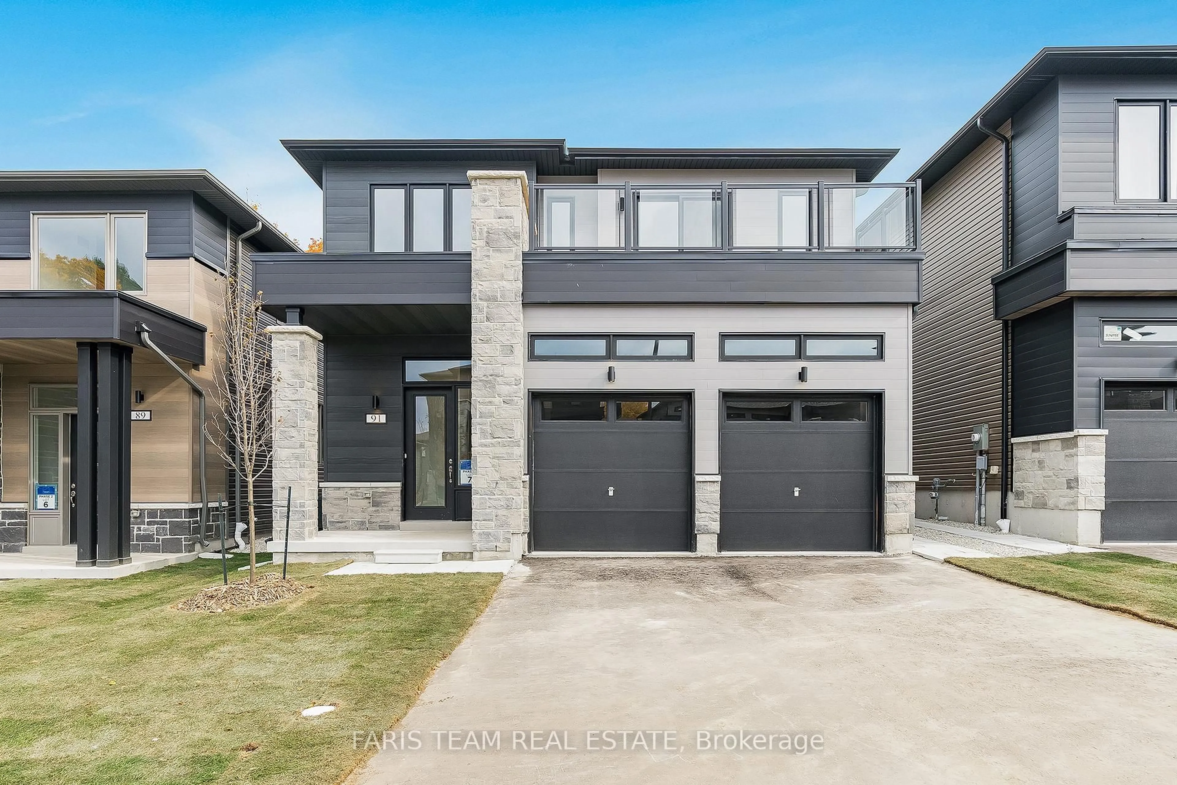 Home with brick exterior material, street for 91 Berkely St, Wasaga Beach Ontario L9Z 0K6