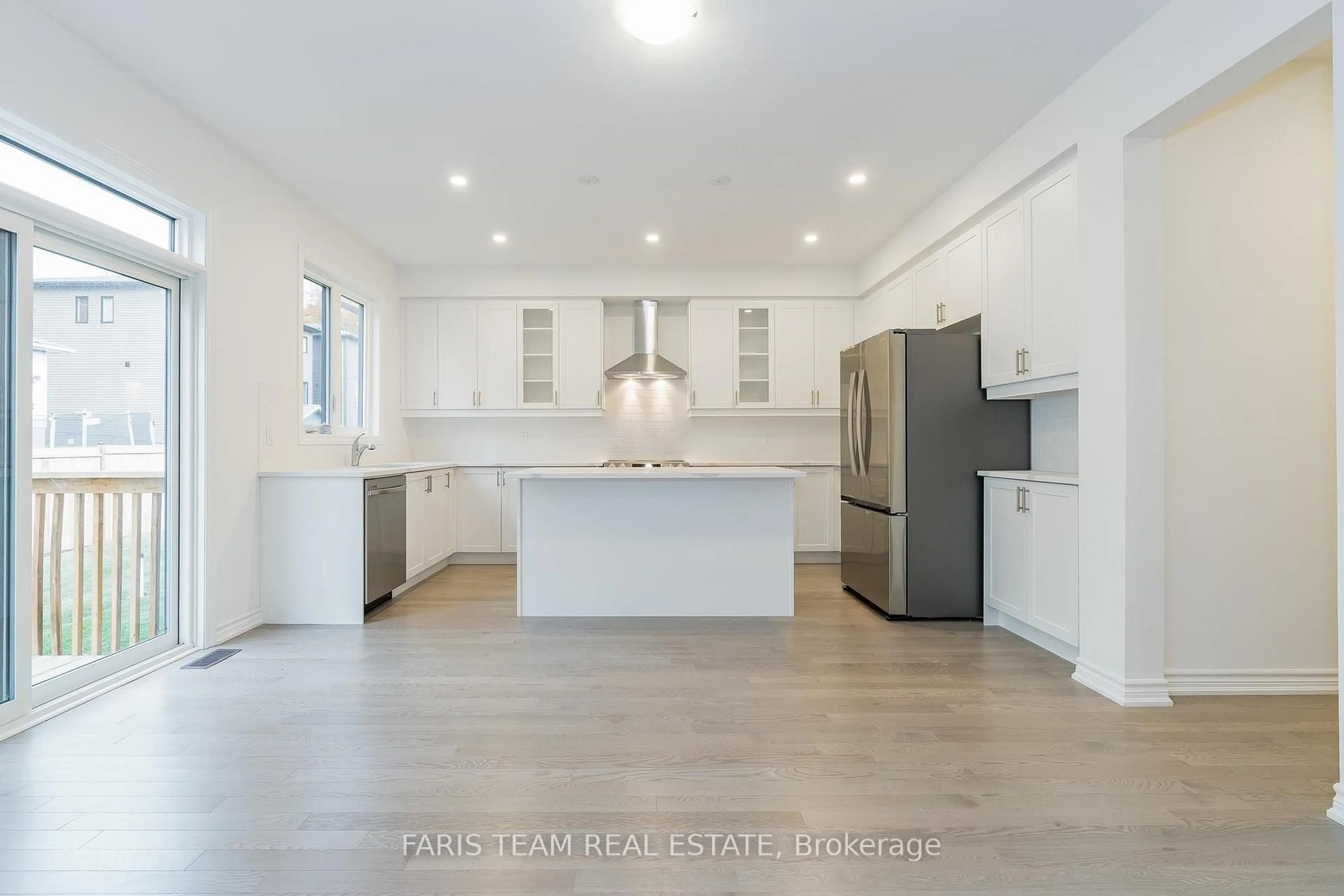 Open concept kitchen, unknown for 91 Berkely St, Wasaga Beach Ontario L9Z 0K6